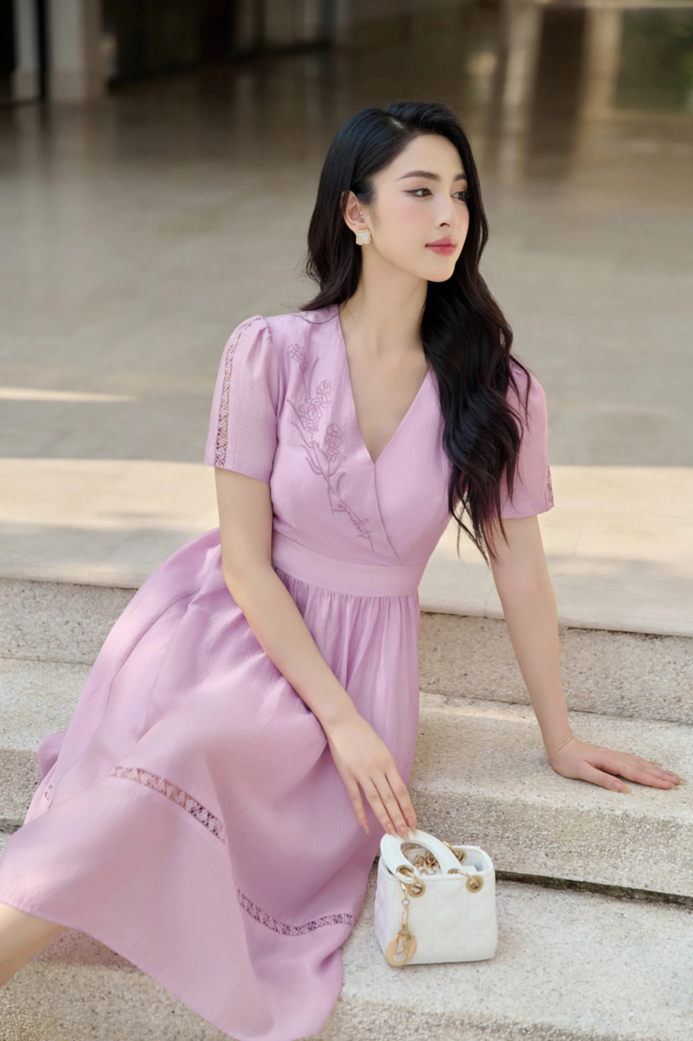 Đầm lụa xòe cổ V