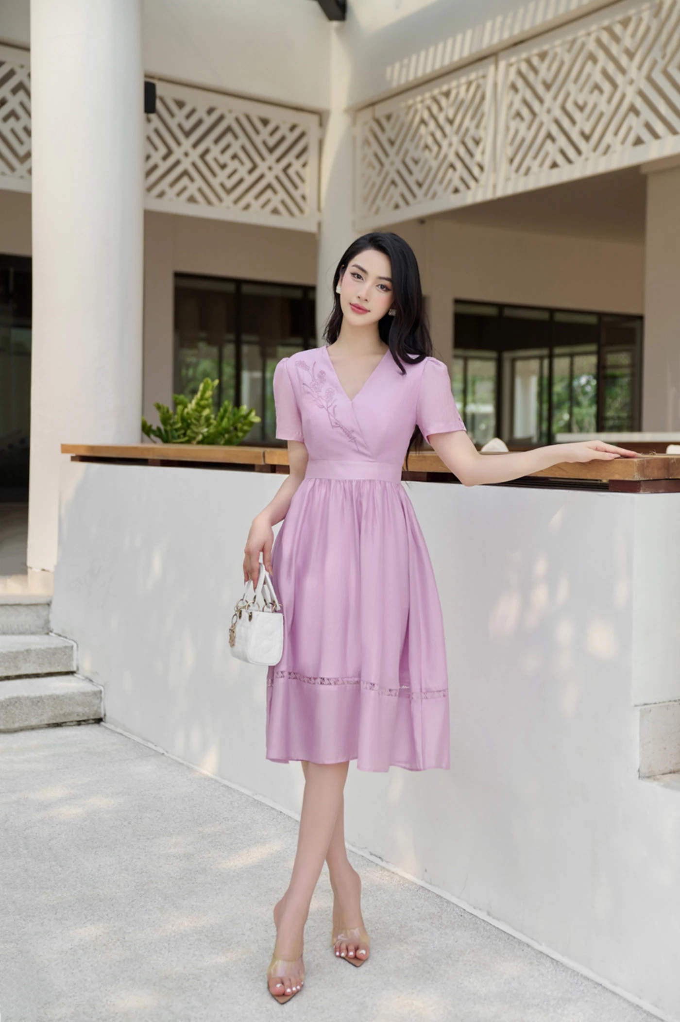 Đầm lụa xòe cổ V