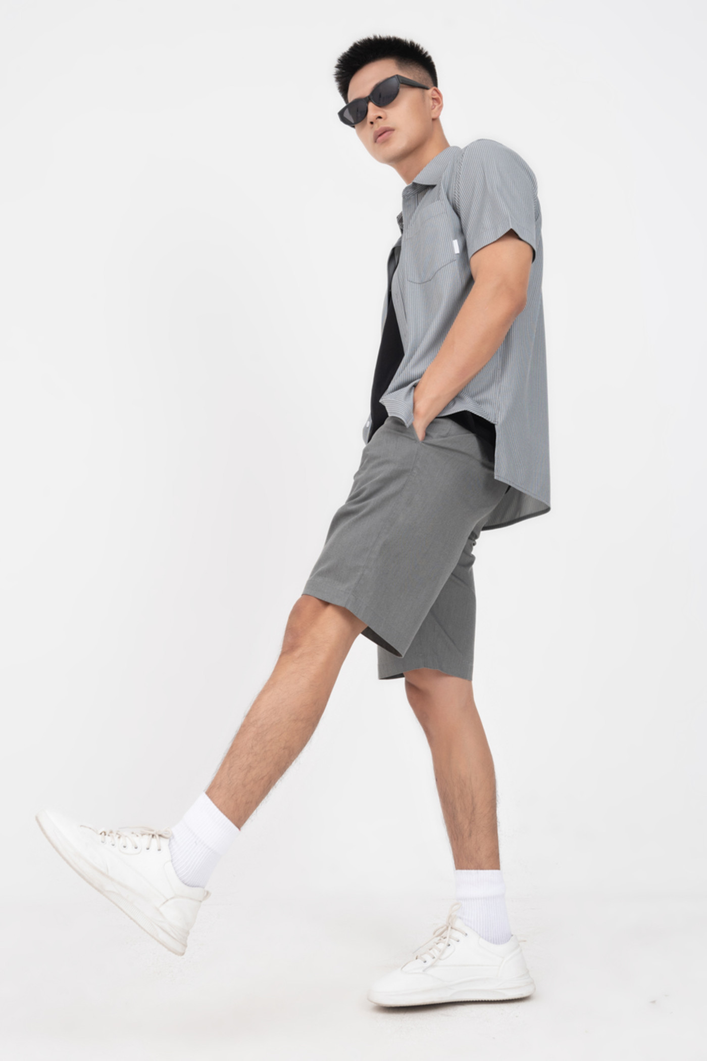 Quần shorts Khaki ngang gối