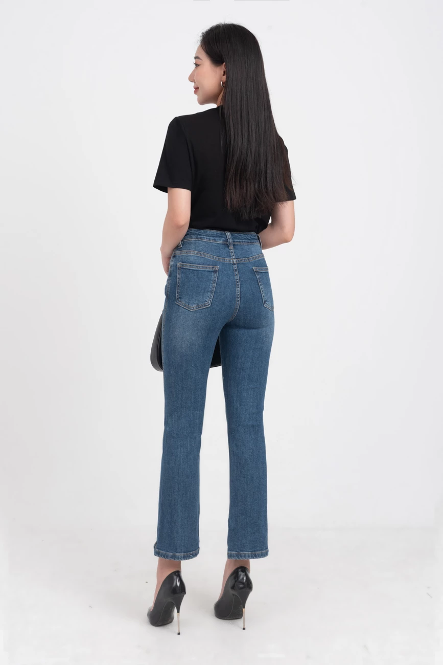 Quần jeans loe xẻ gấu