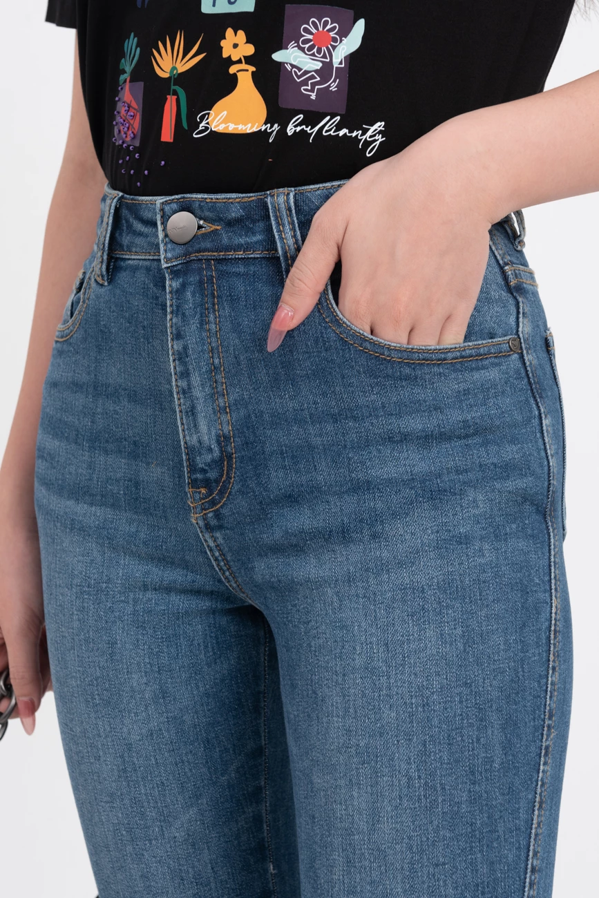 Quần jeans loe xẻ gấu