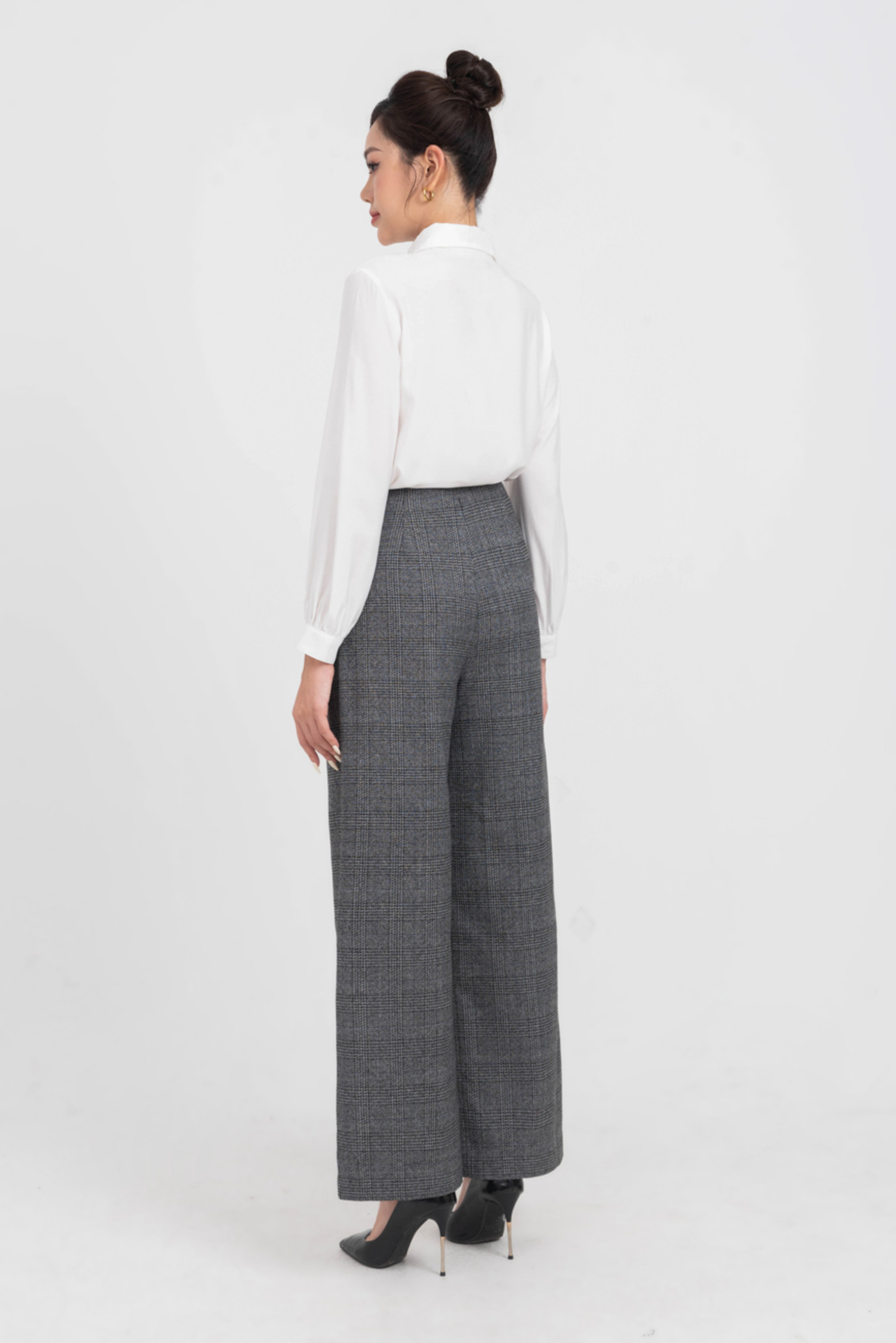 Quần ống suông họa tiết kẻ