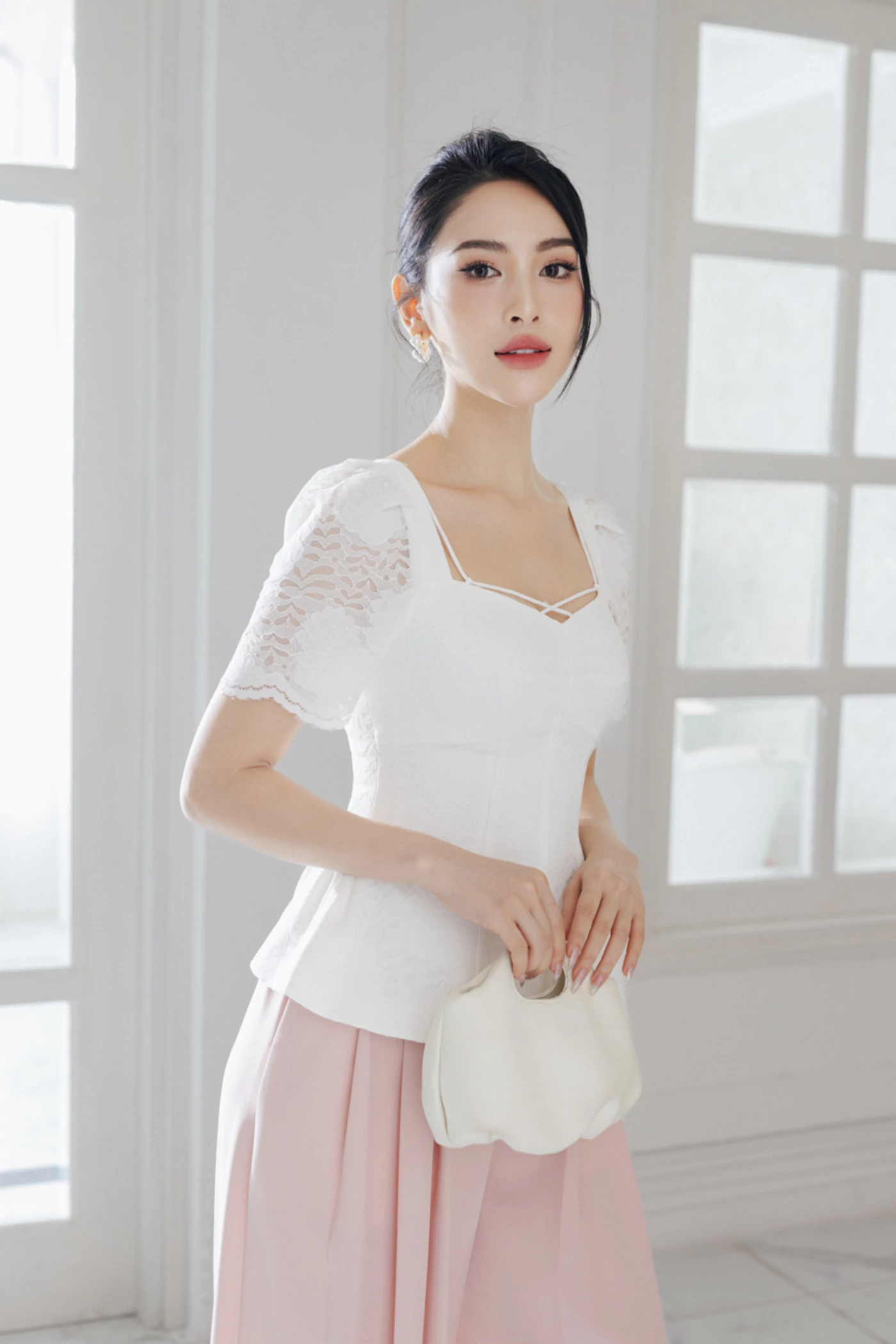 Áo peplum phối ren