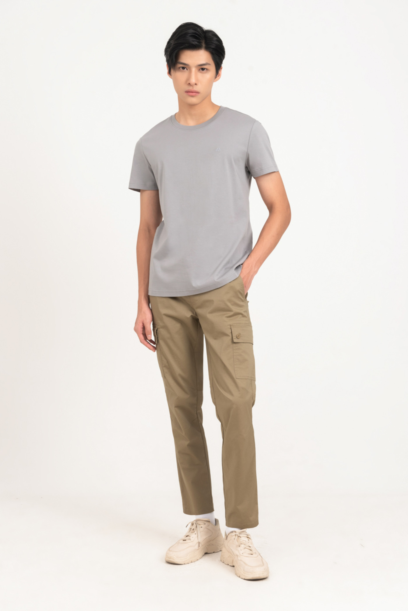 Áo trơn Slim fit thêu Logo