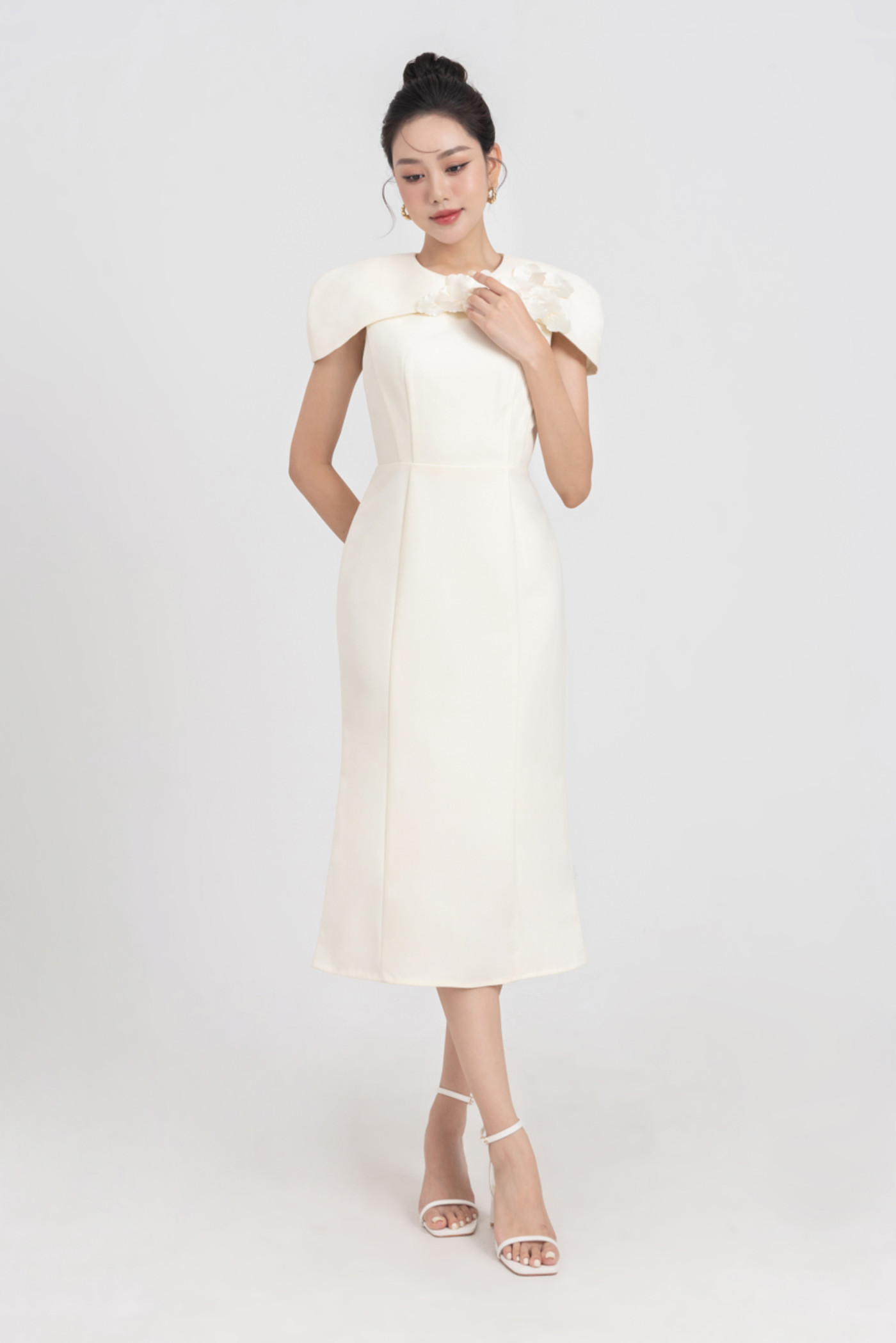 Almira Dress - Đầm đính hoa nổi tay cape 
