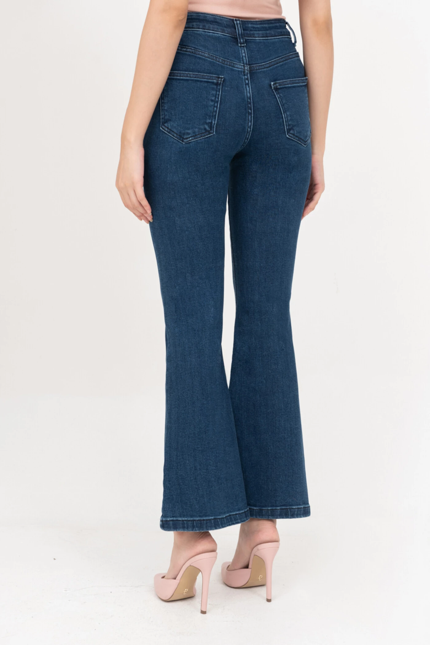 Quần jeans ống loe