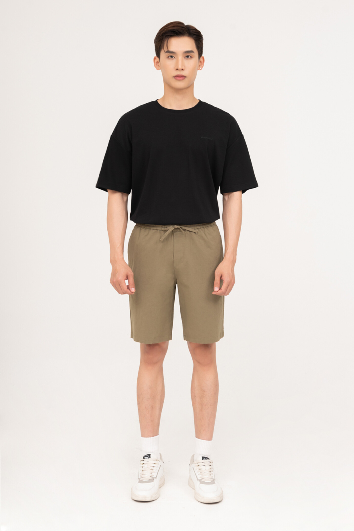 Quần shorts Regular ngang gối