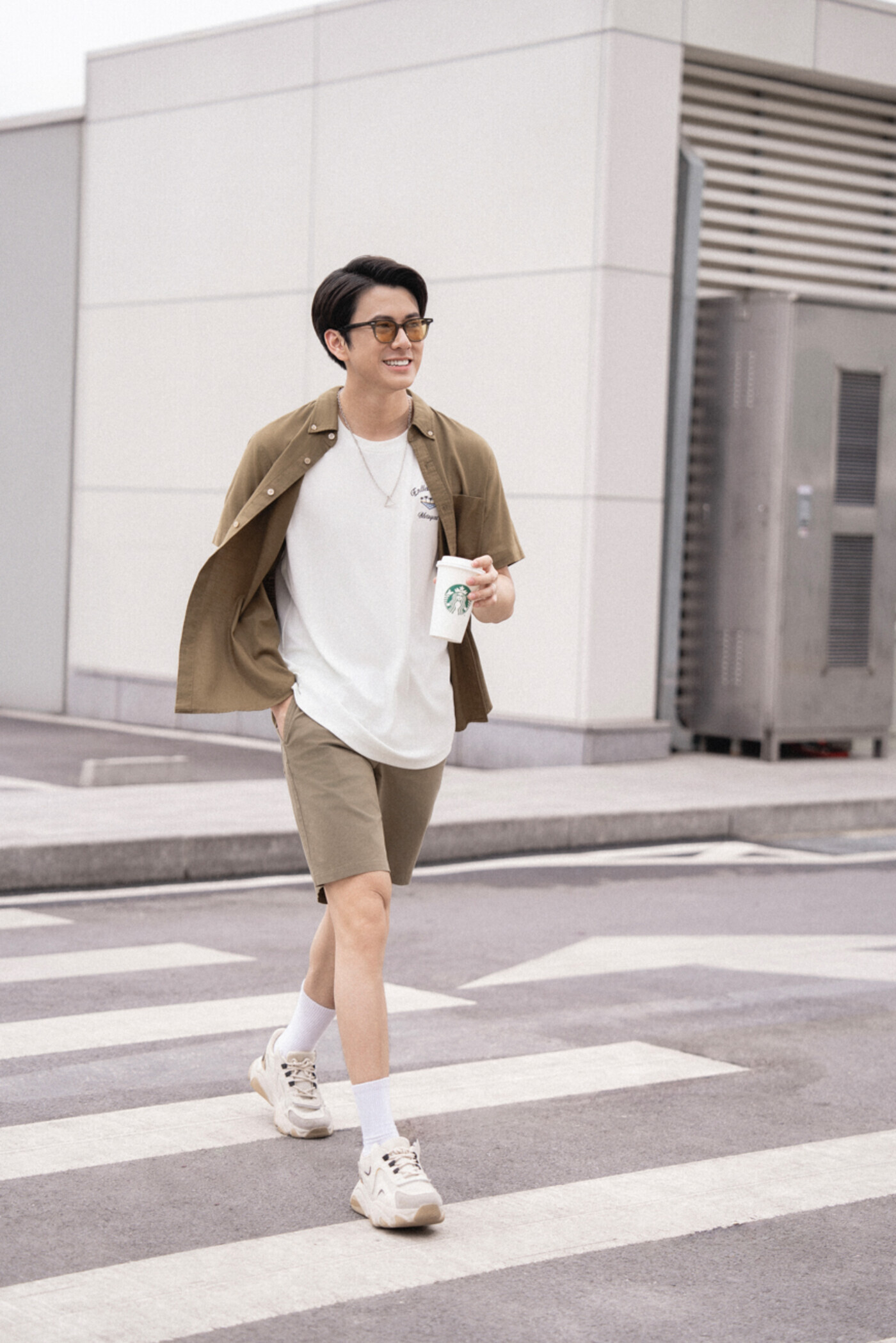 Quần shorts Regular ngang gối