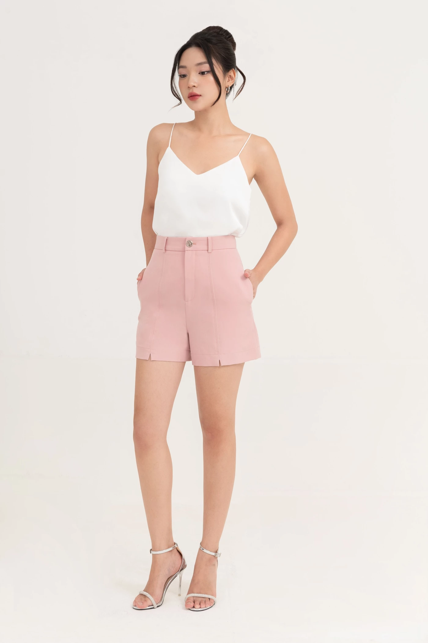 Quần shorts suông Elena