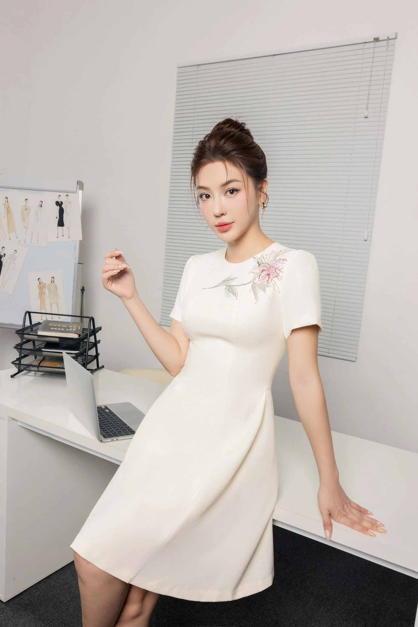 Diana Dress - Đầm chữ A dệt burn out