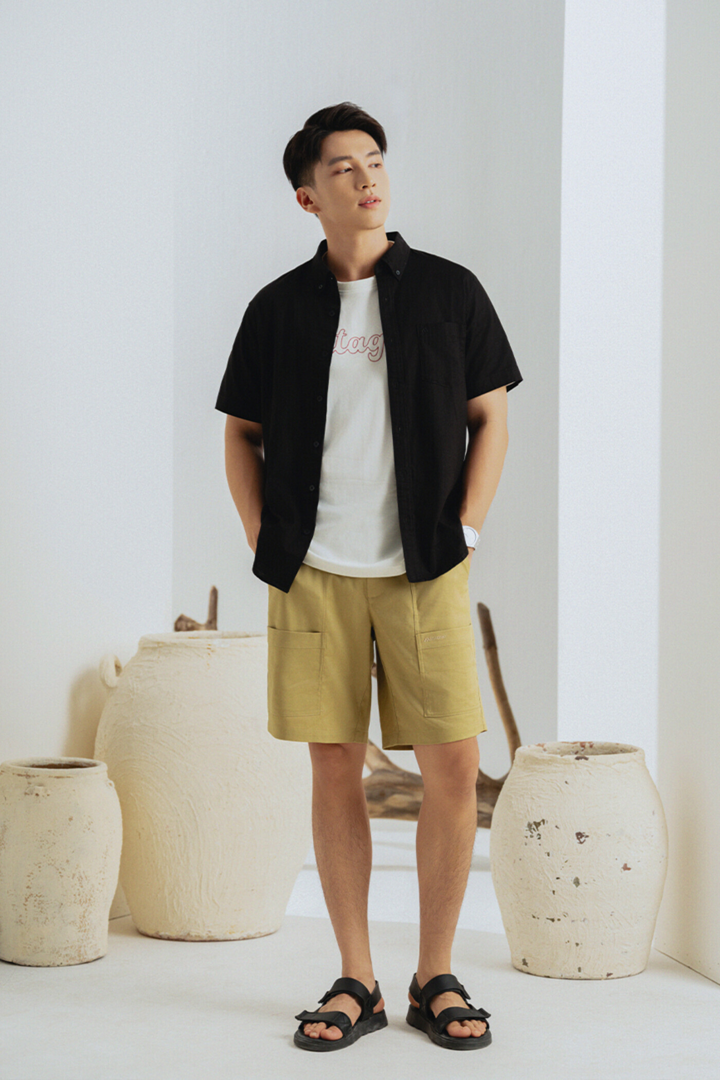 Quần shorts Khaki Regular túi hộp