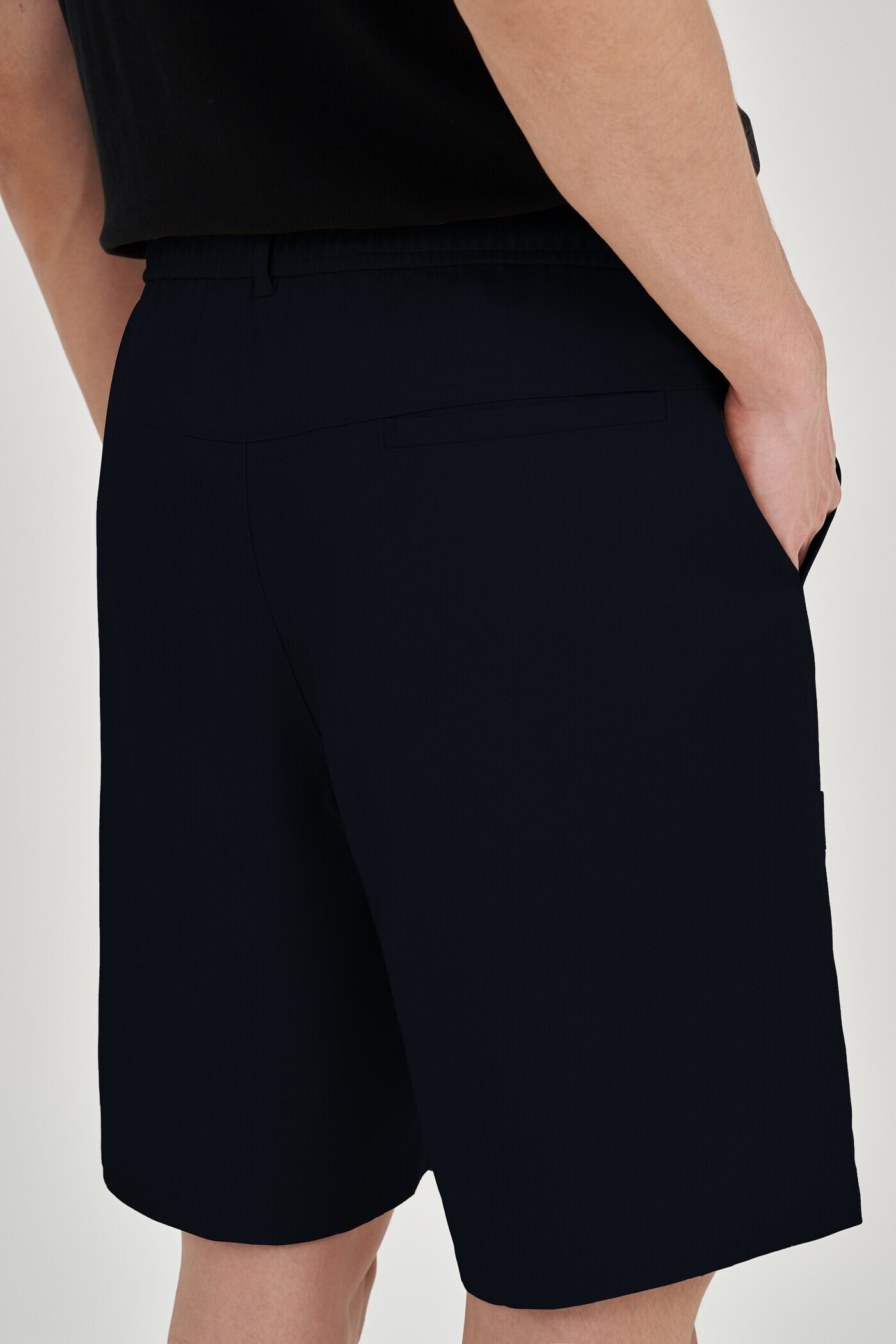 Quần shorts Khaki Regular túi hộp