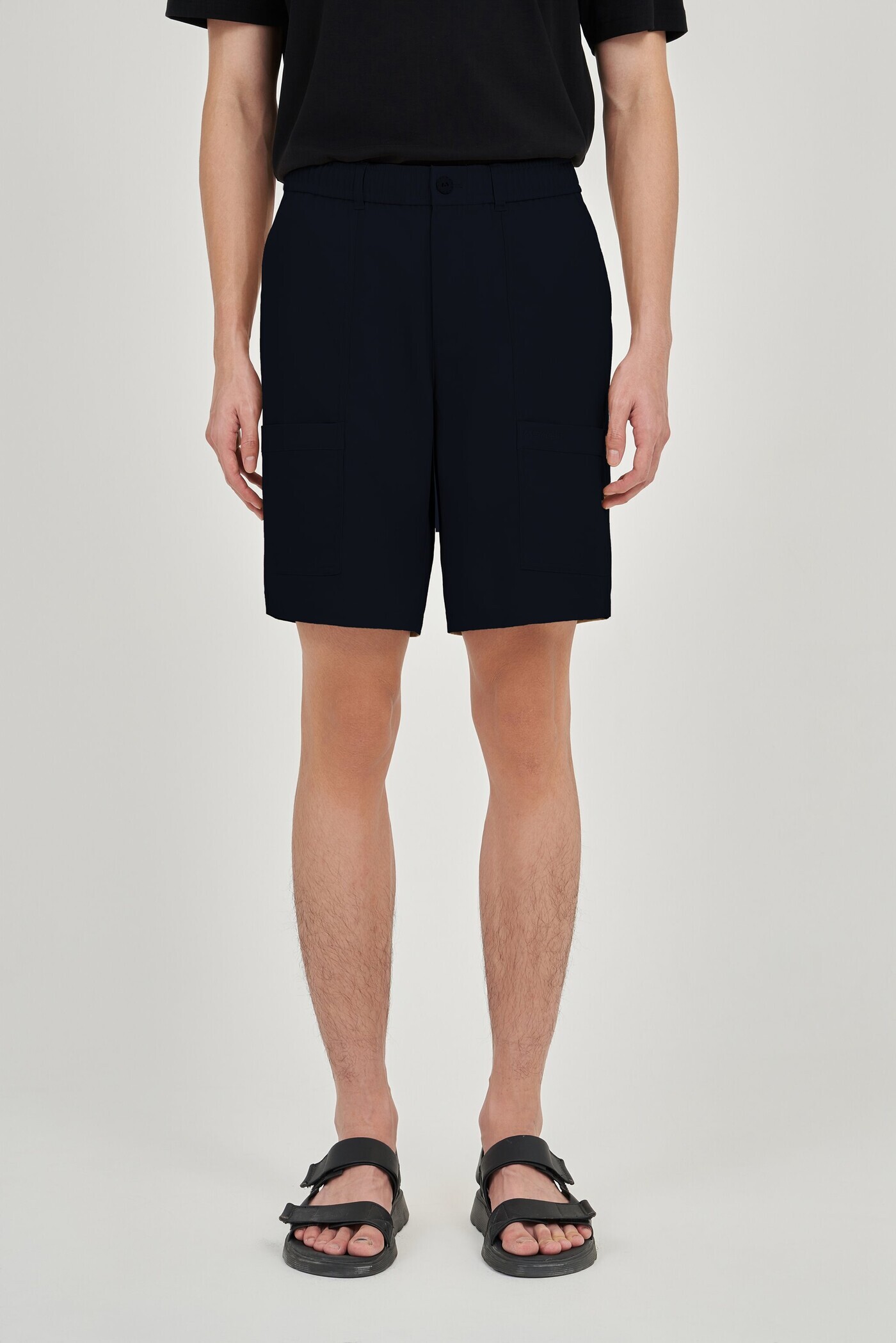 Quần shorts Khaki Regular túi hộp