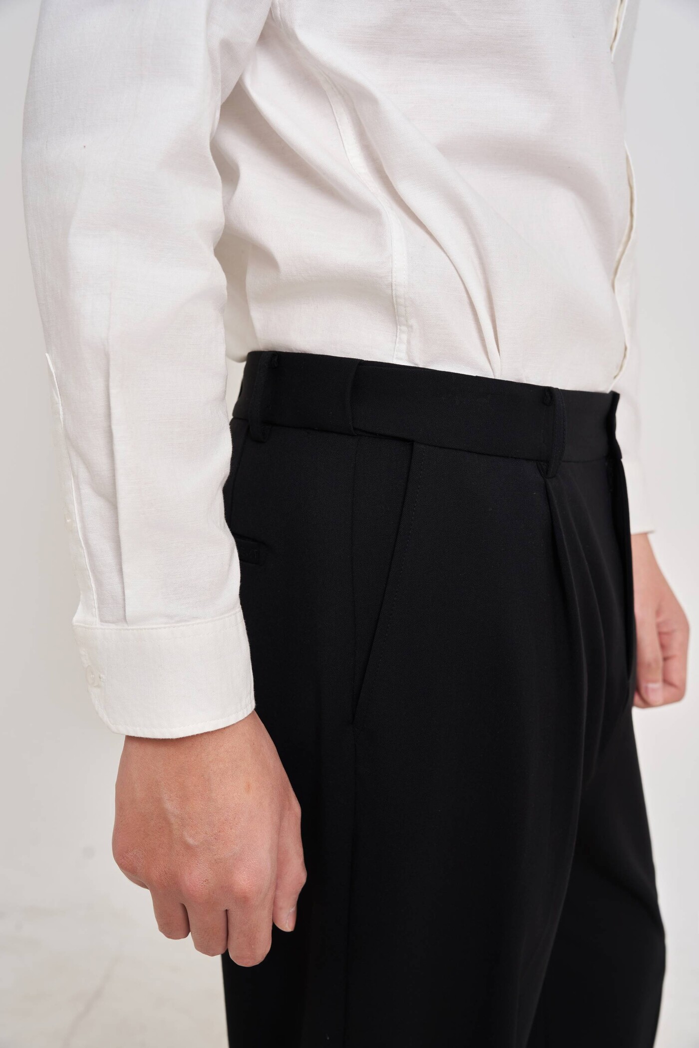 Forge Pants - Quần dài Tuytsi ống đứng