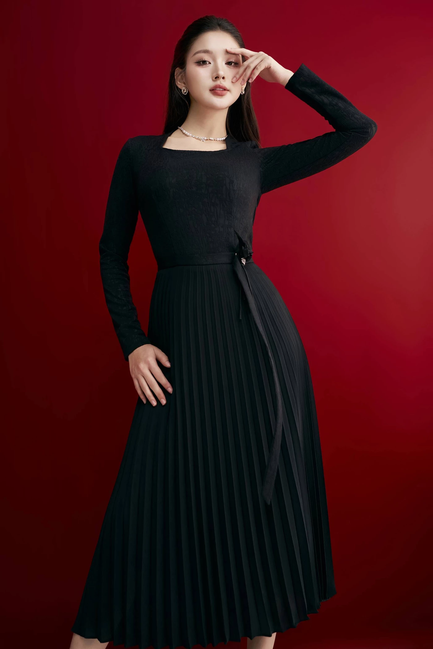 Đầm cổ vuông Classic Pleats