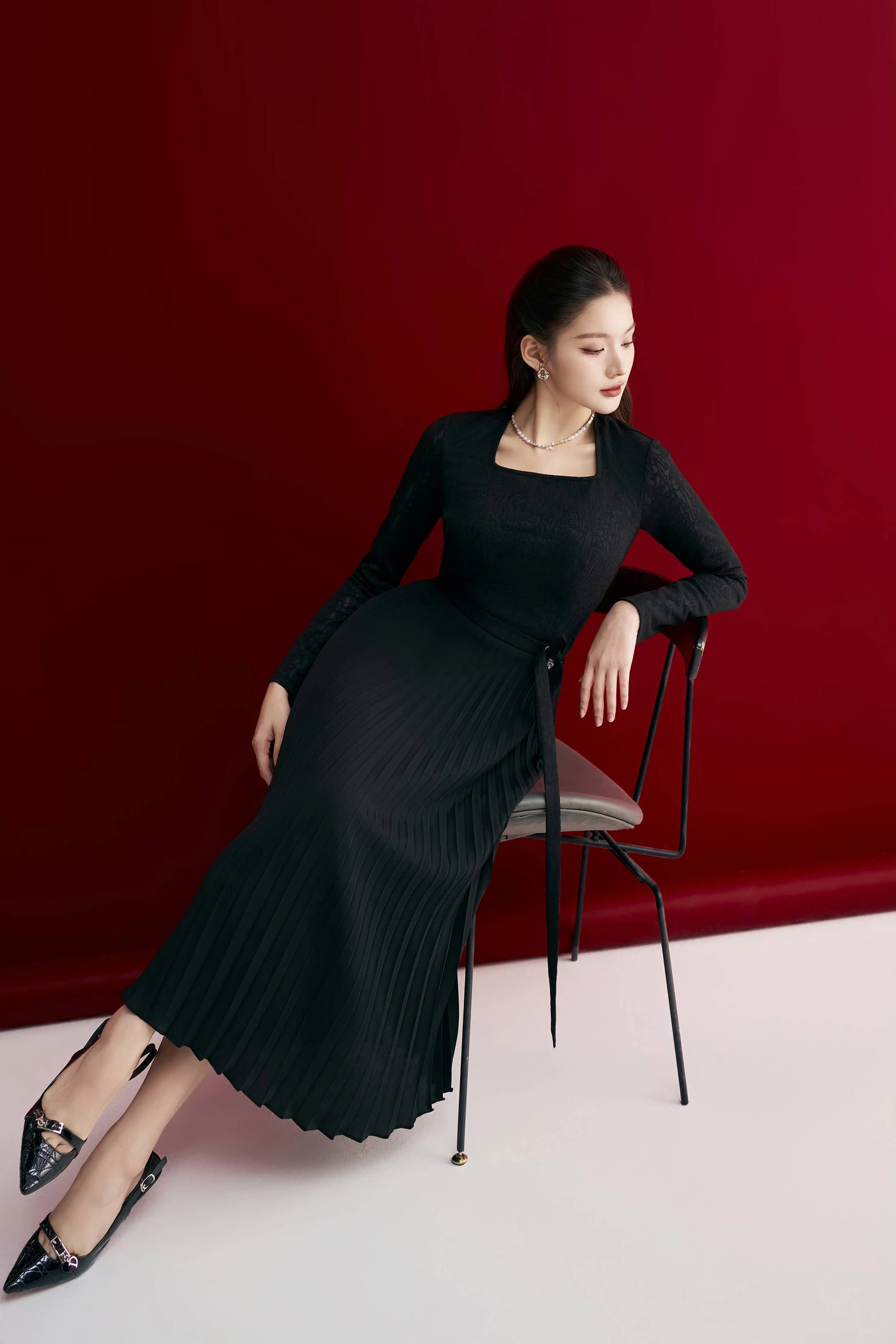 Đầm cổ vuông Classic Pleats