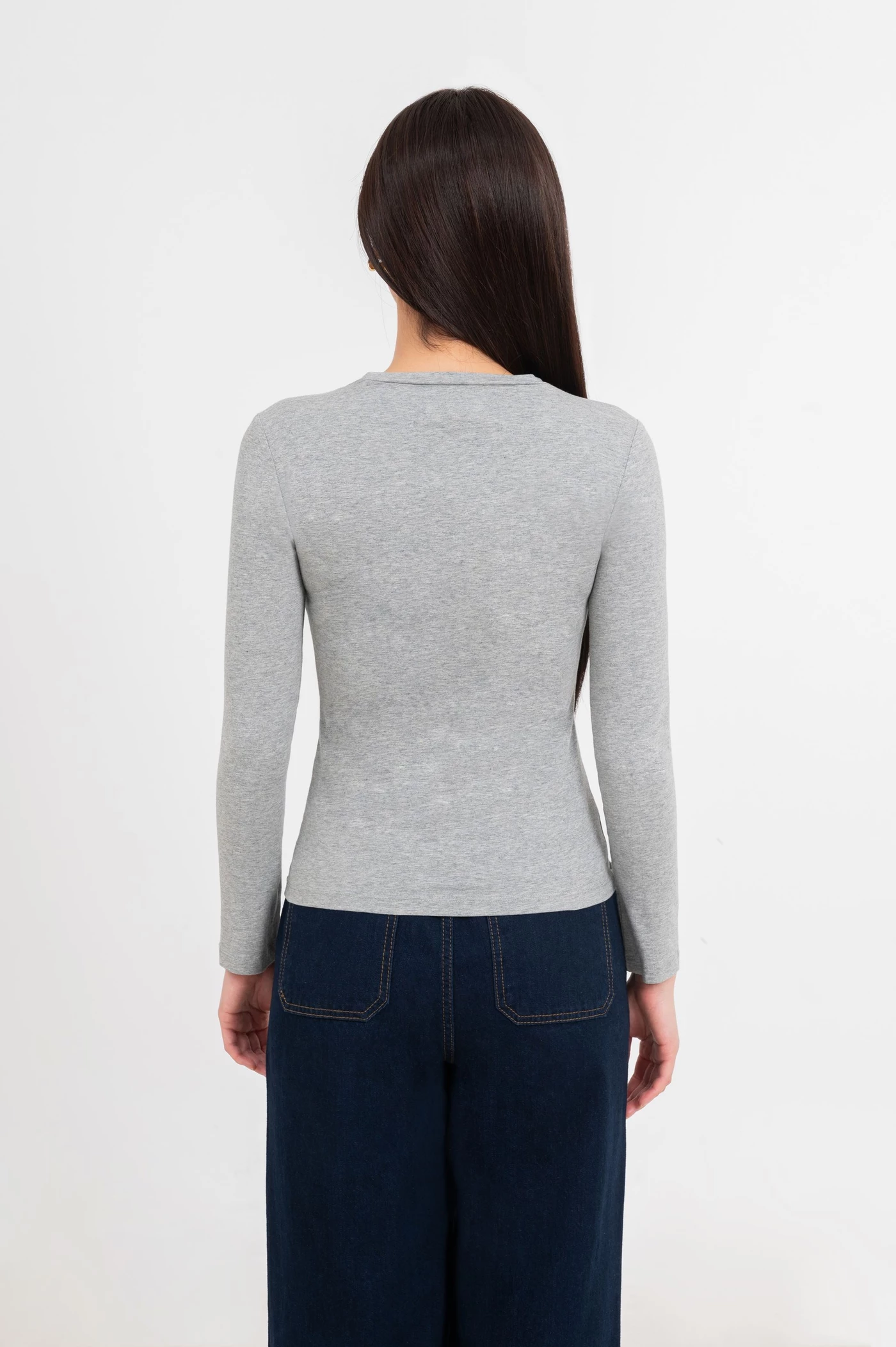 Áo thun basic cổ tim