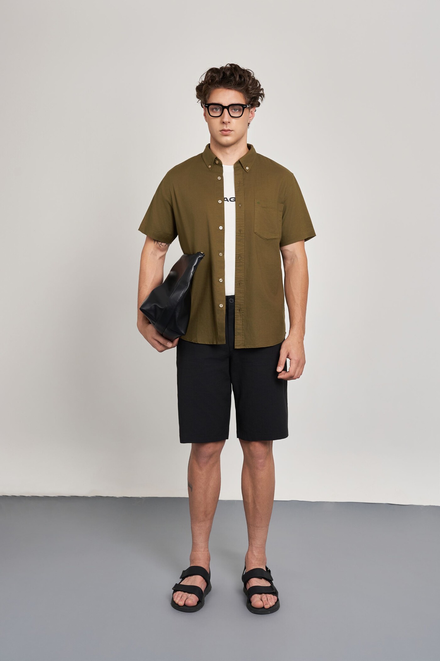 Quần shorts Khaki ngang gối