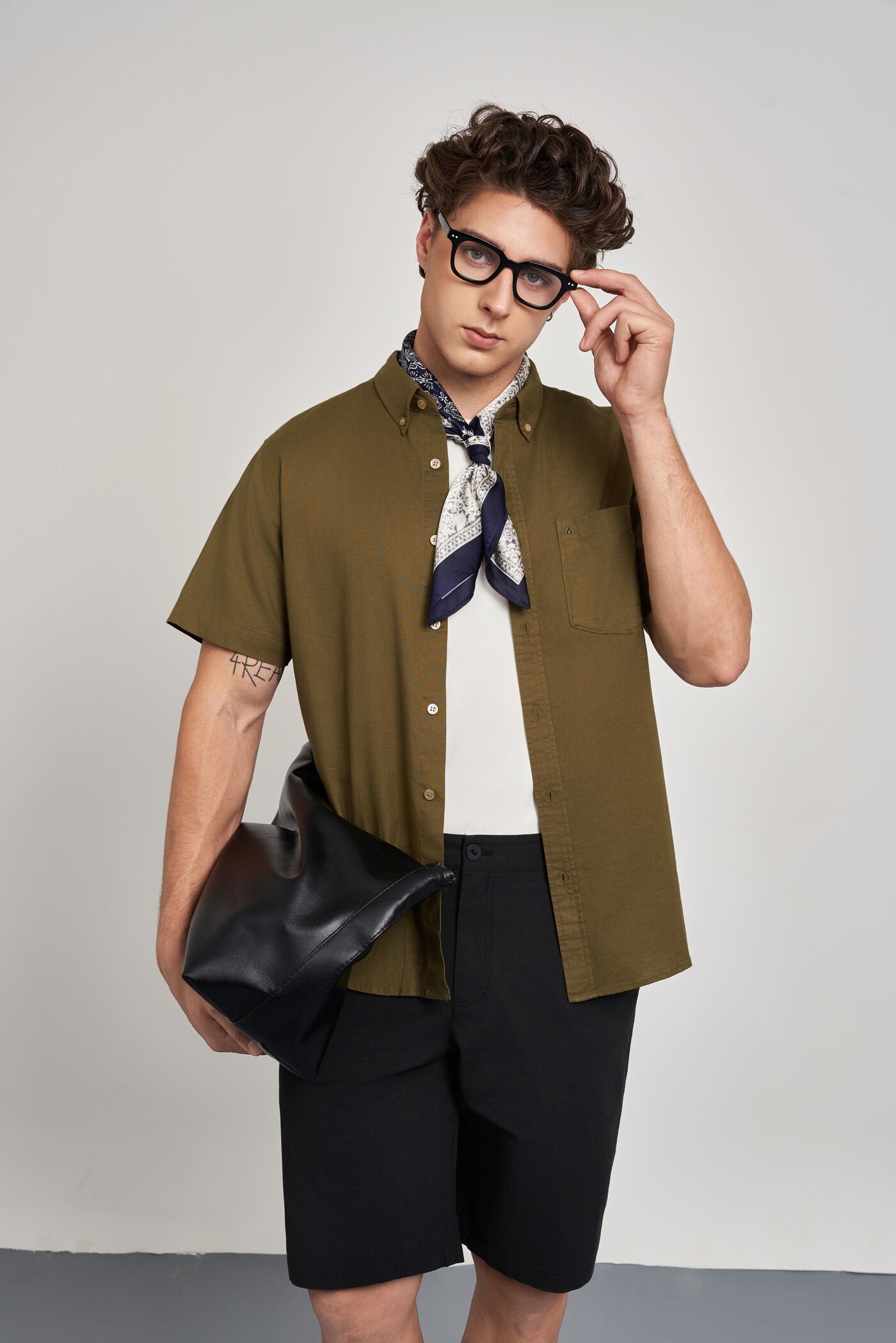 Quần shorts Khaki ngang gối