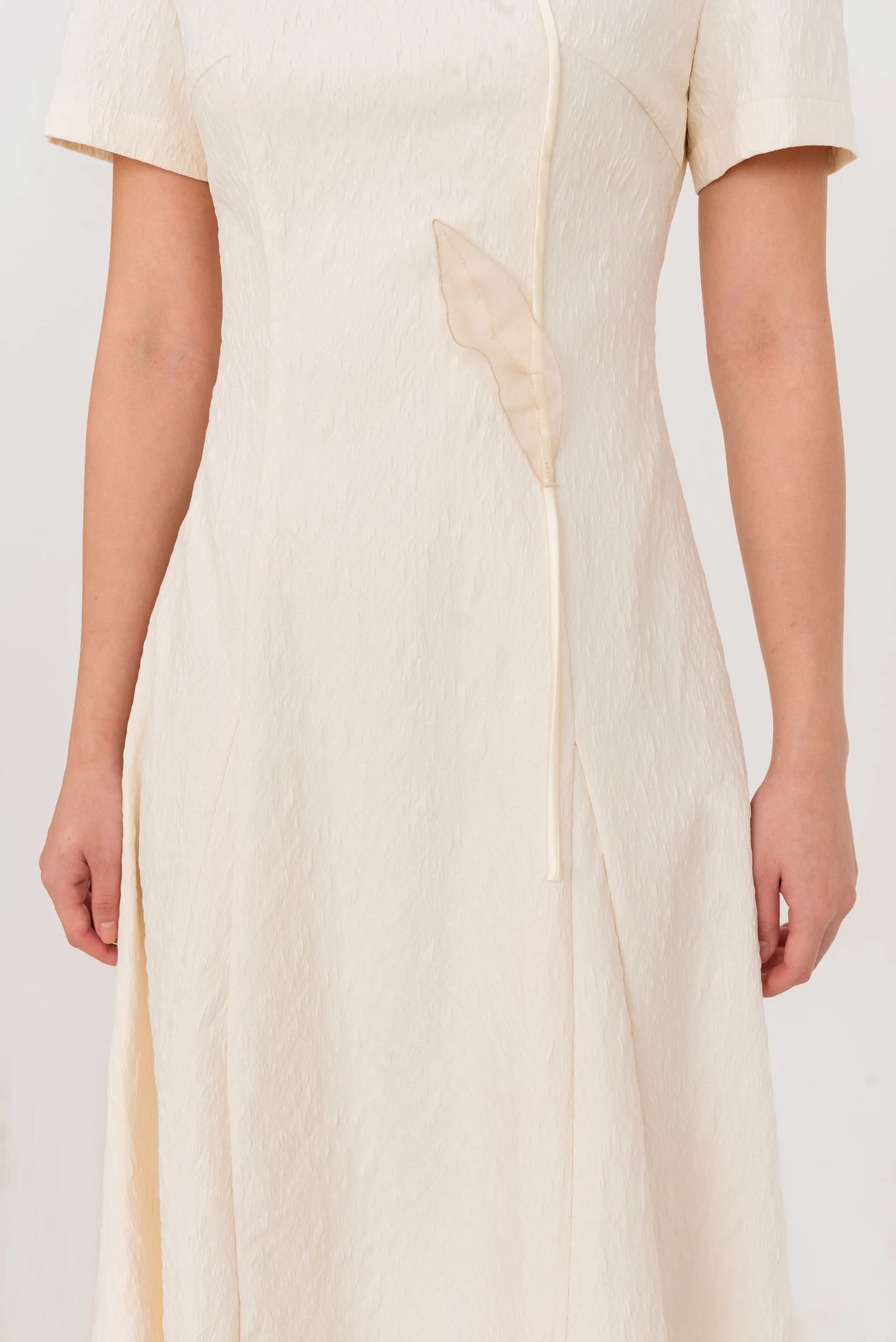White Flare Dress - Đầm xòe Tuytsi
