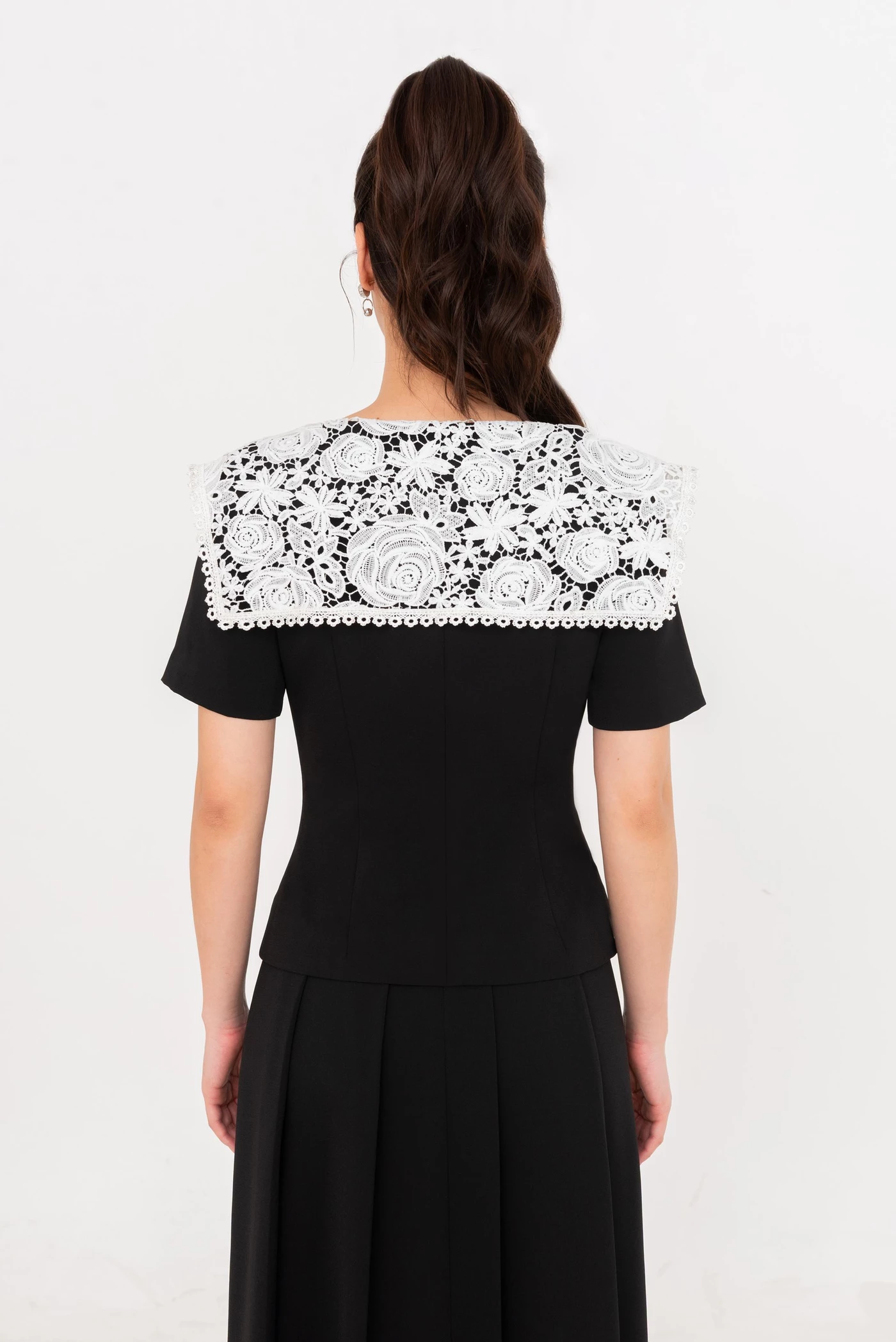 Ivory Grace Vest - Áo khoác phối ren