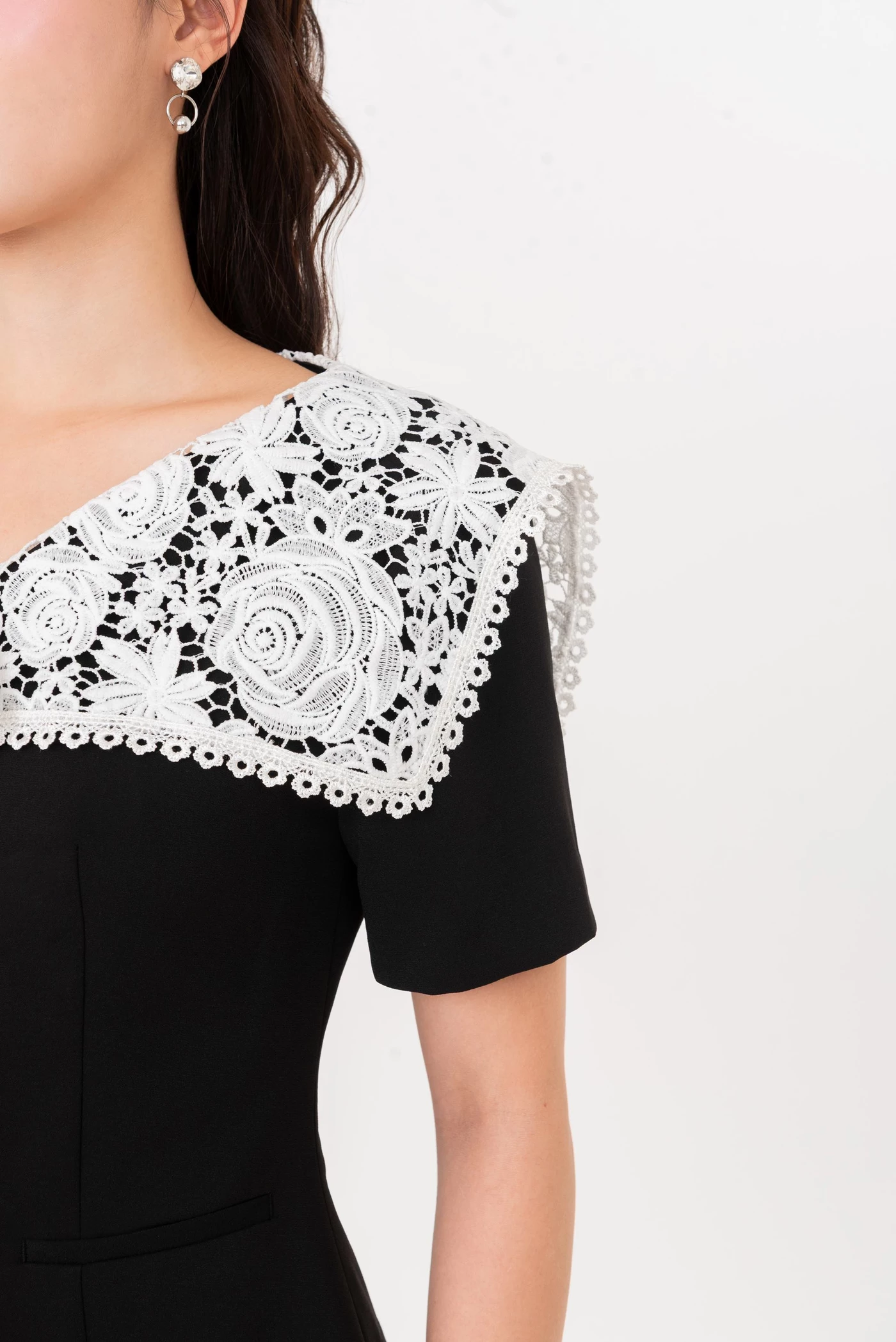 Ivory Grace Vest - Áo khoác phối ren