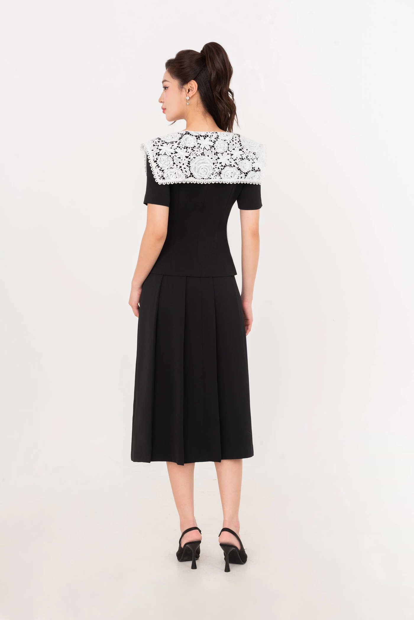 Ivory Grace Vest - Áo khoác phối ren