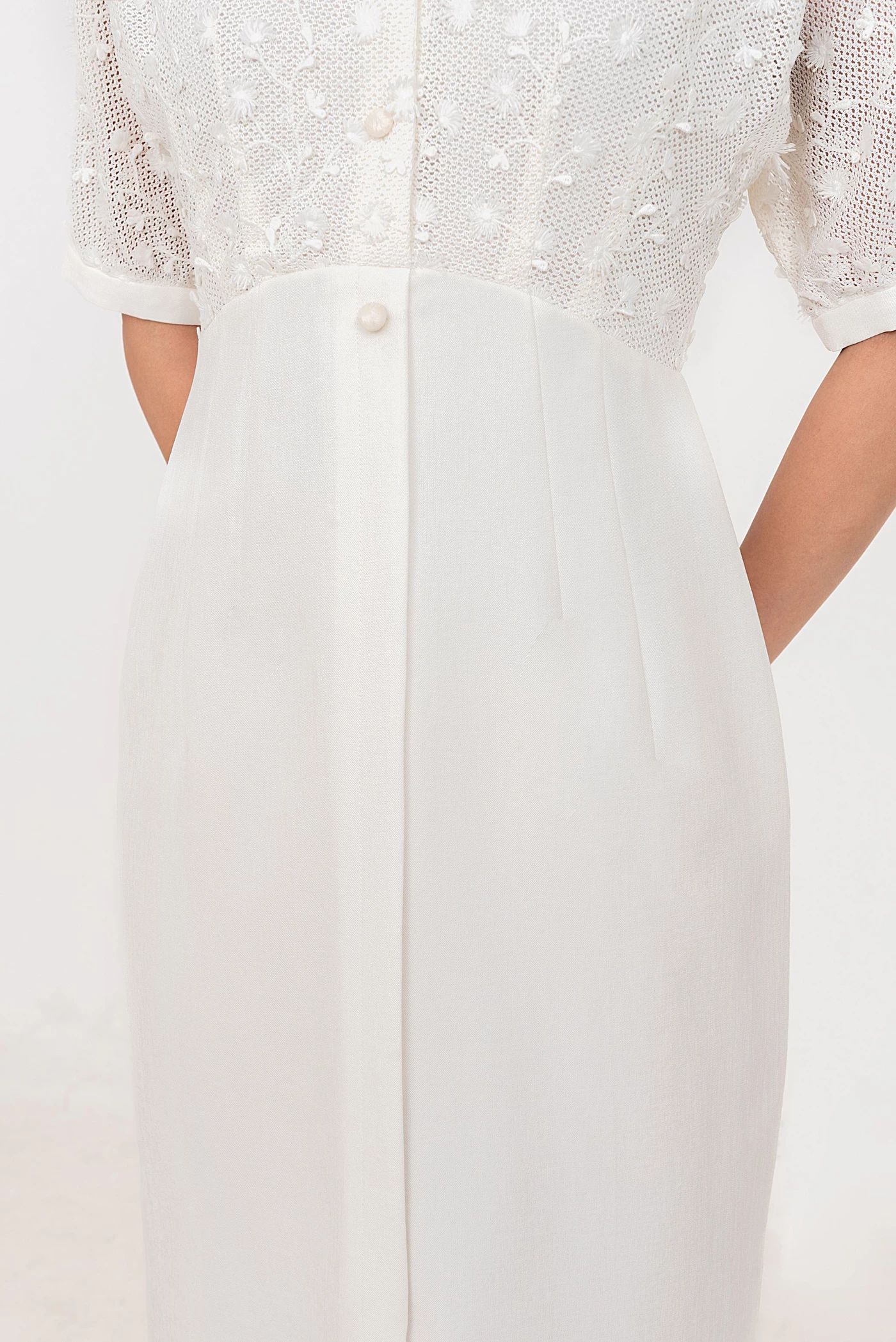 Ivory Bloom Dress – Đầm midi cổ chữ V phối ren