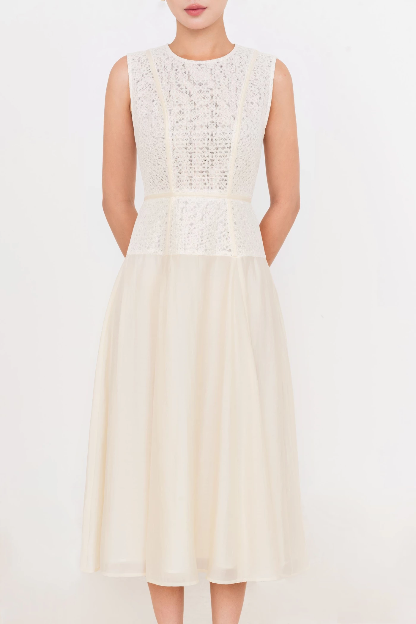 Sunbeam Lace Dress – Đầm midi không tay phối ren