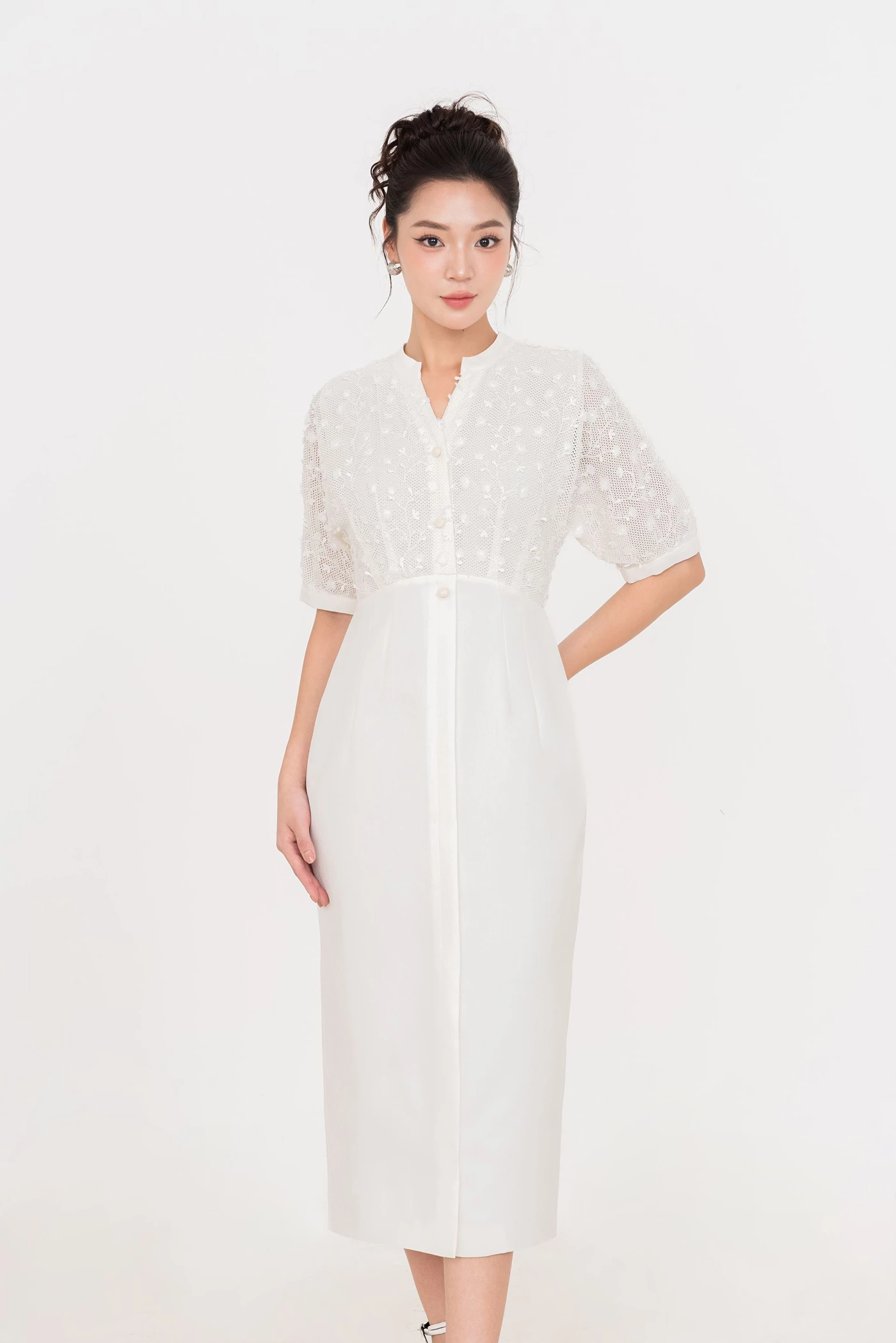 Ivory Bloom Dress – Đầm midi cổ chữ V phối ren