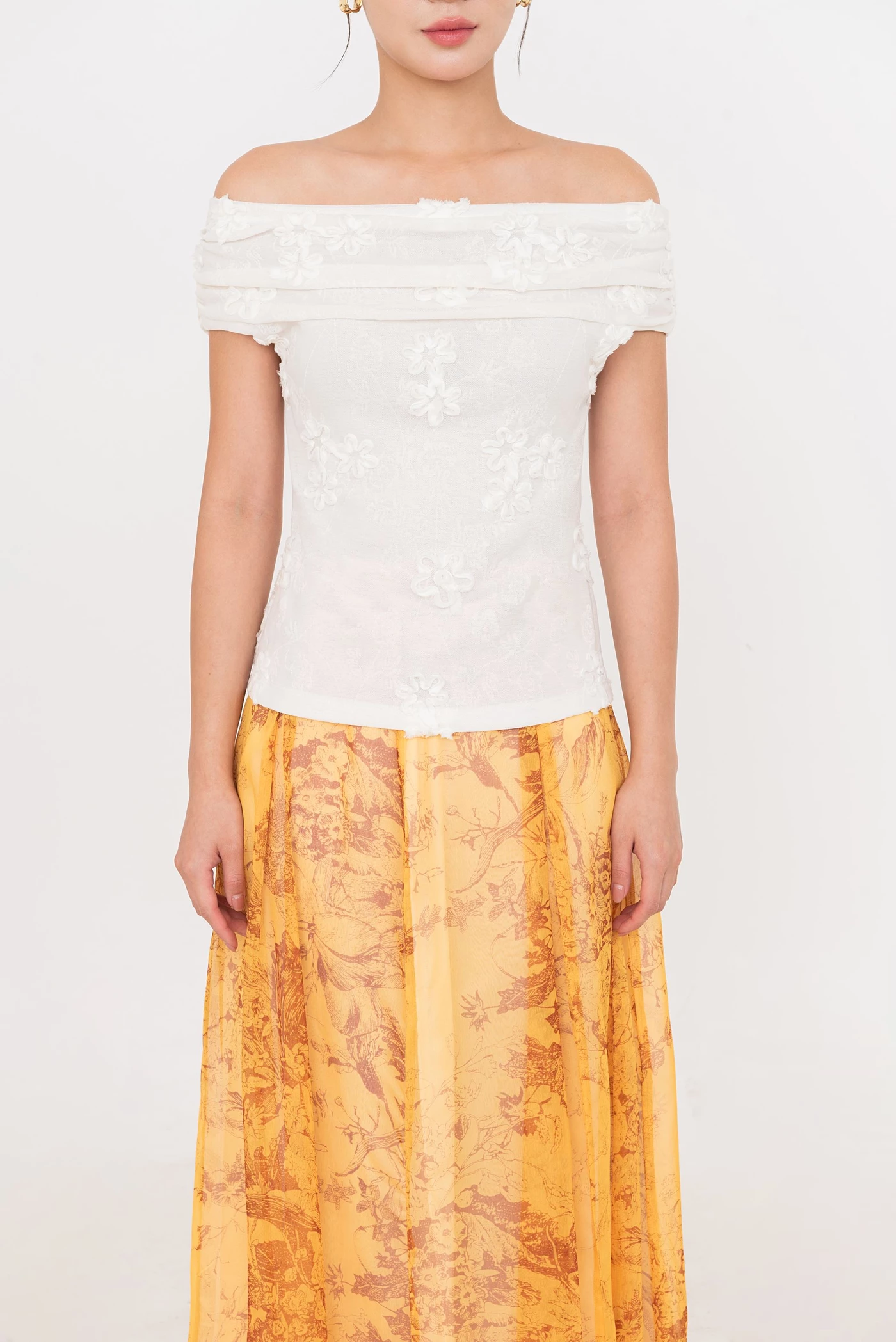 Sunray Top – Áo thun trễ vai thêu hoa