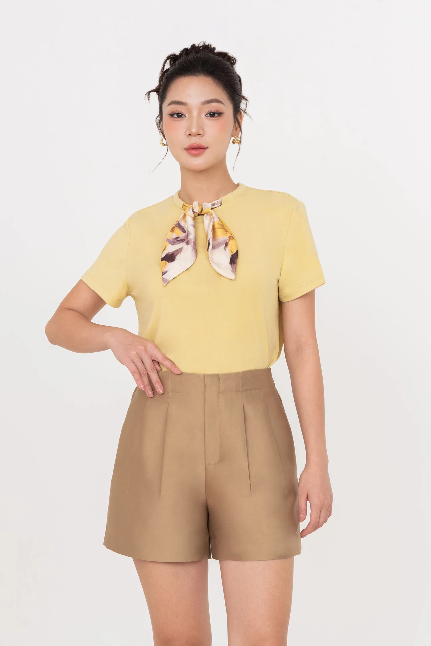 Blossom Scarf Tee – Áo thun phối khăn
