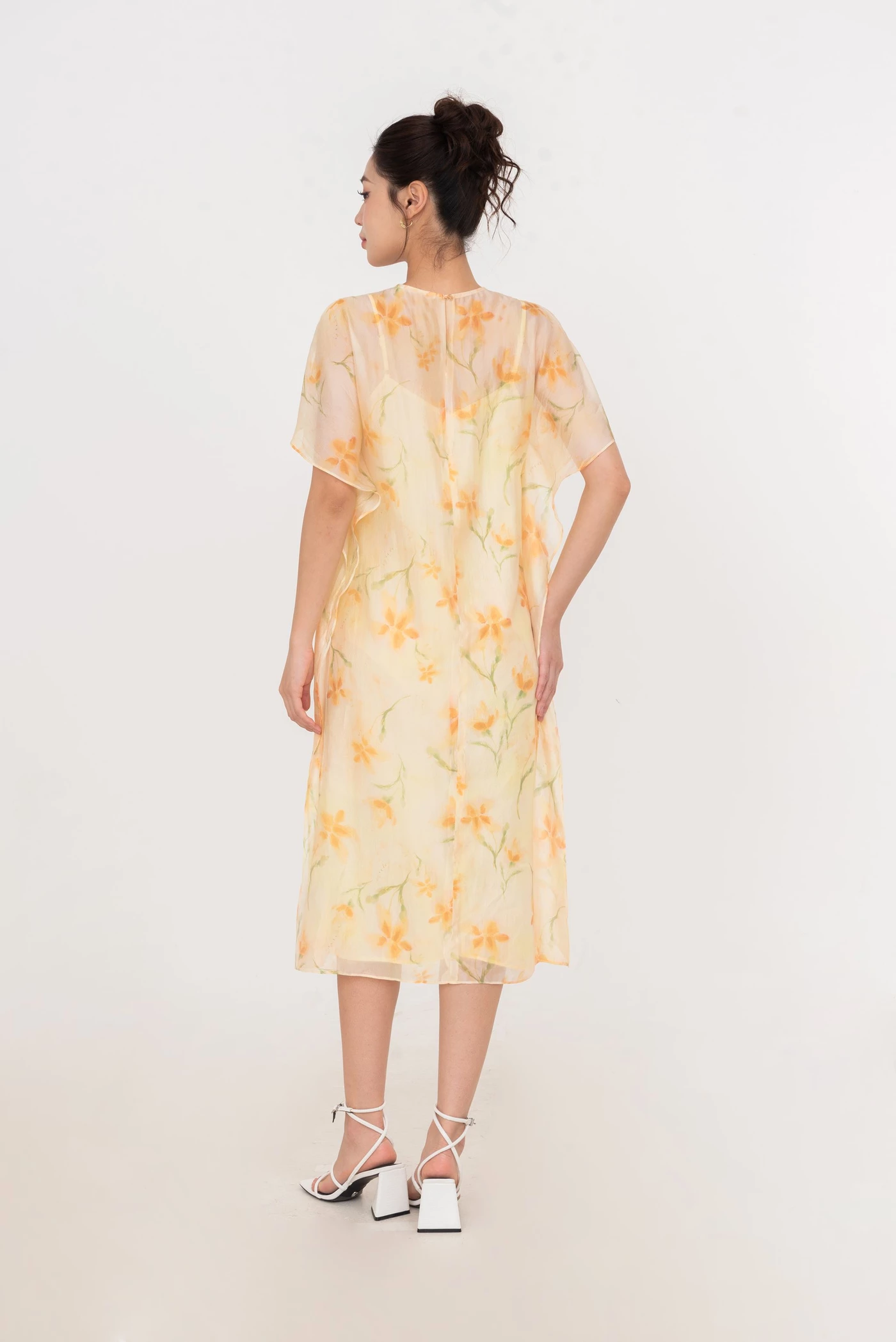 Sunbloom Dress – Đầm lụa họa tiết hoa pastel