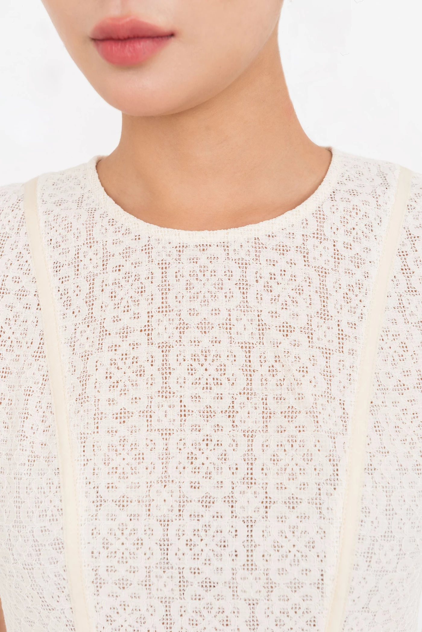 Sunbeam Lace Dress – Đầm midi không tay phối ren