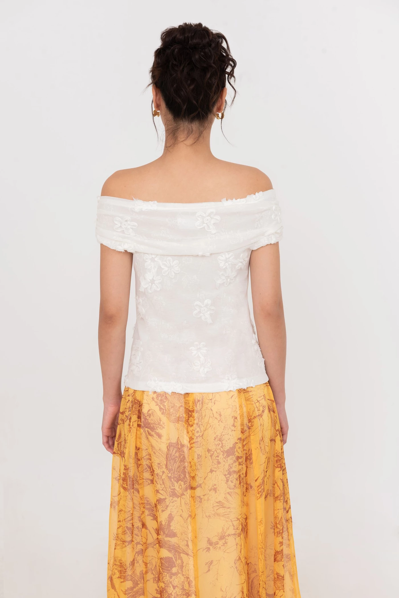 Sunray Top – Áo thun trễ vai thêu hoa