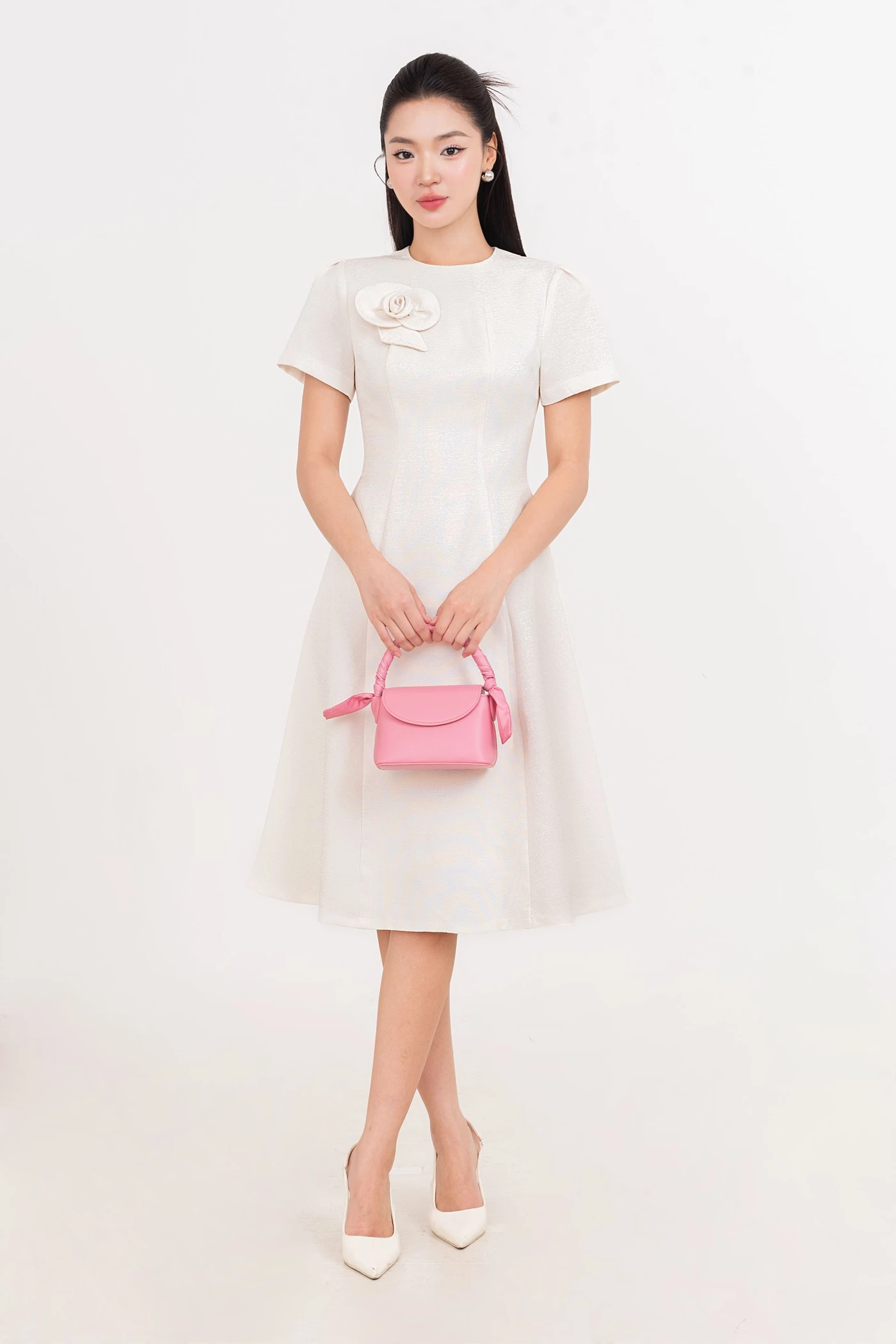 Flower Accent Dress - Đầm xòe Oganza