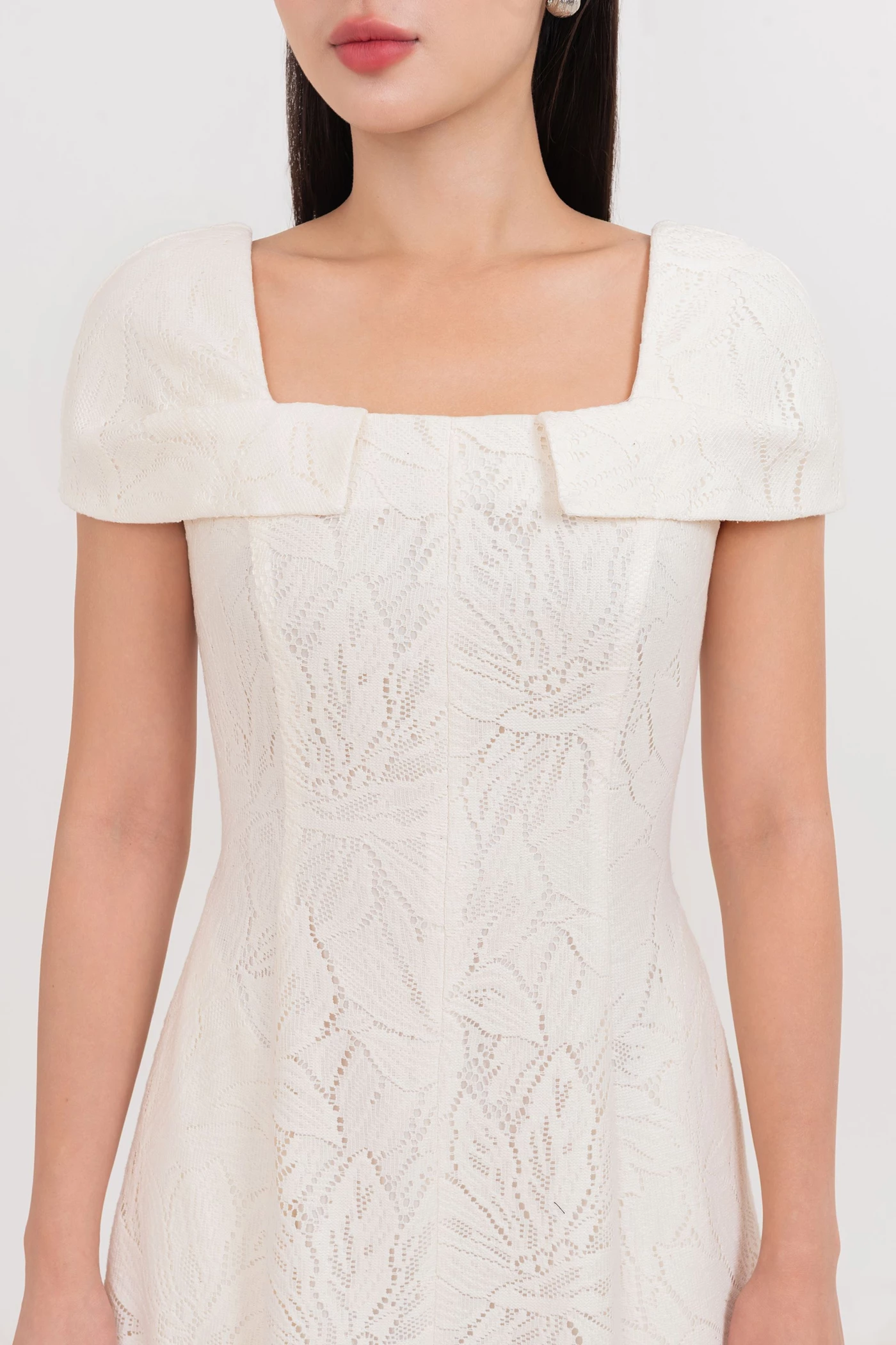 Whisper White Lace – Đầm ren midi tay bồng