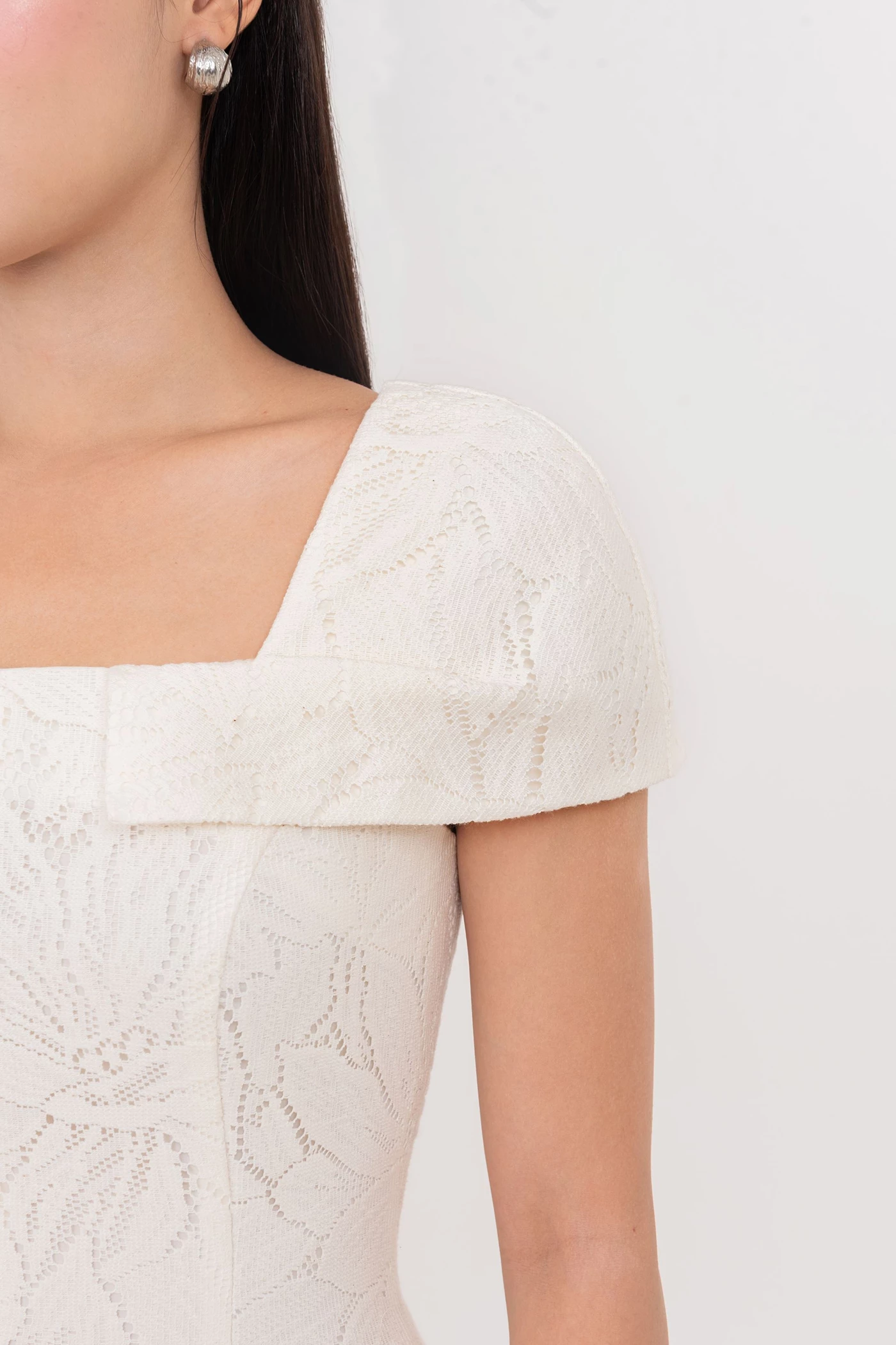 Whisper White Lace – Đầm ren midi tay bồng