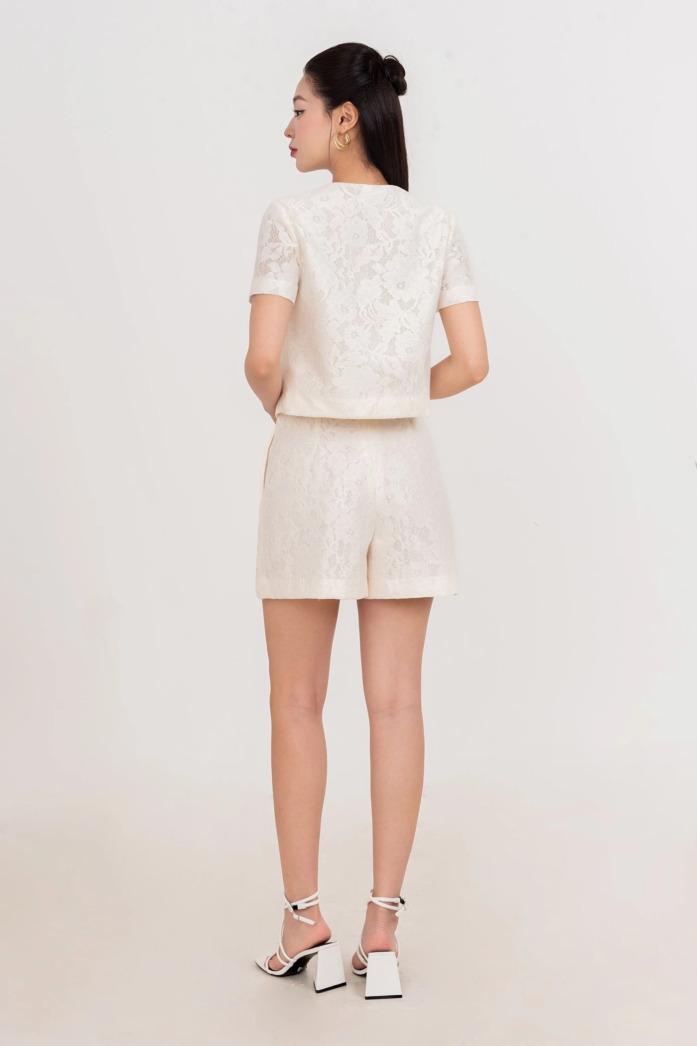 Lace High Shorts - Quần ren cạp cao