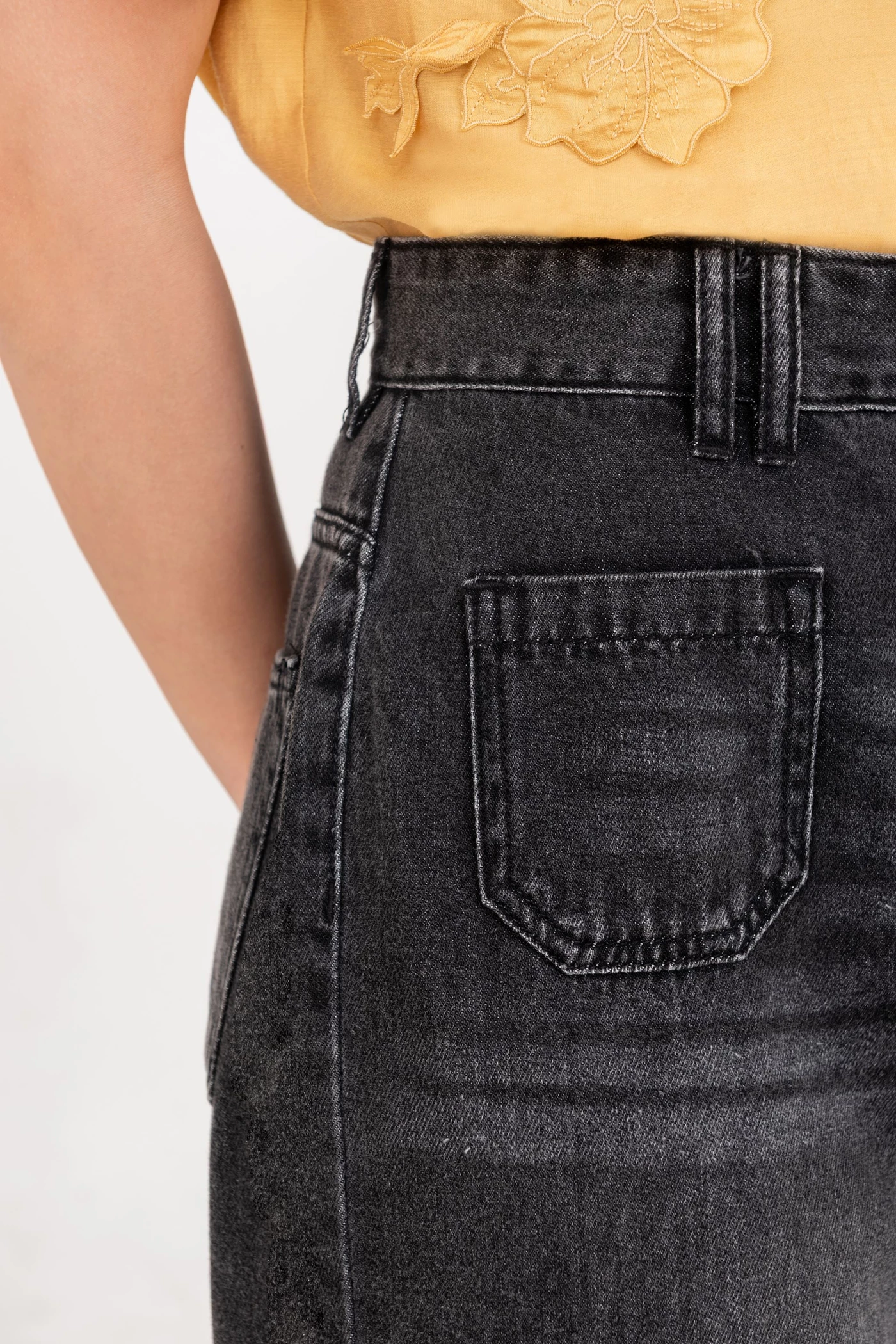Quần jeans túi vuông