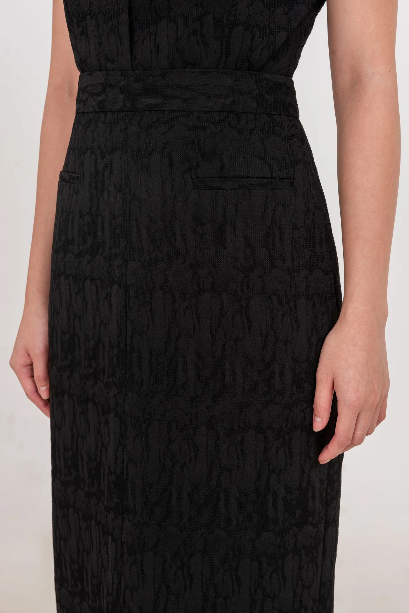 Urban Sleek Skirt - Chân váy bút chì