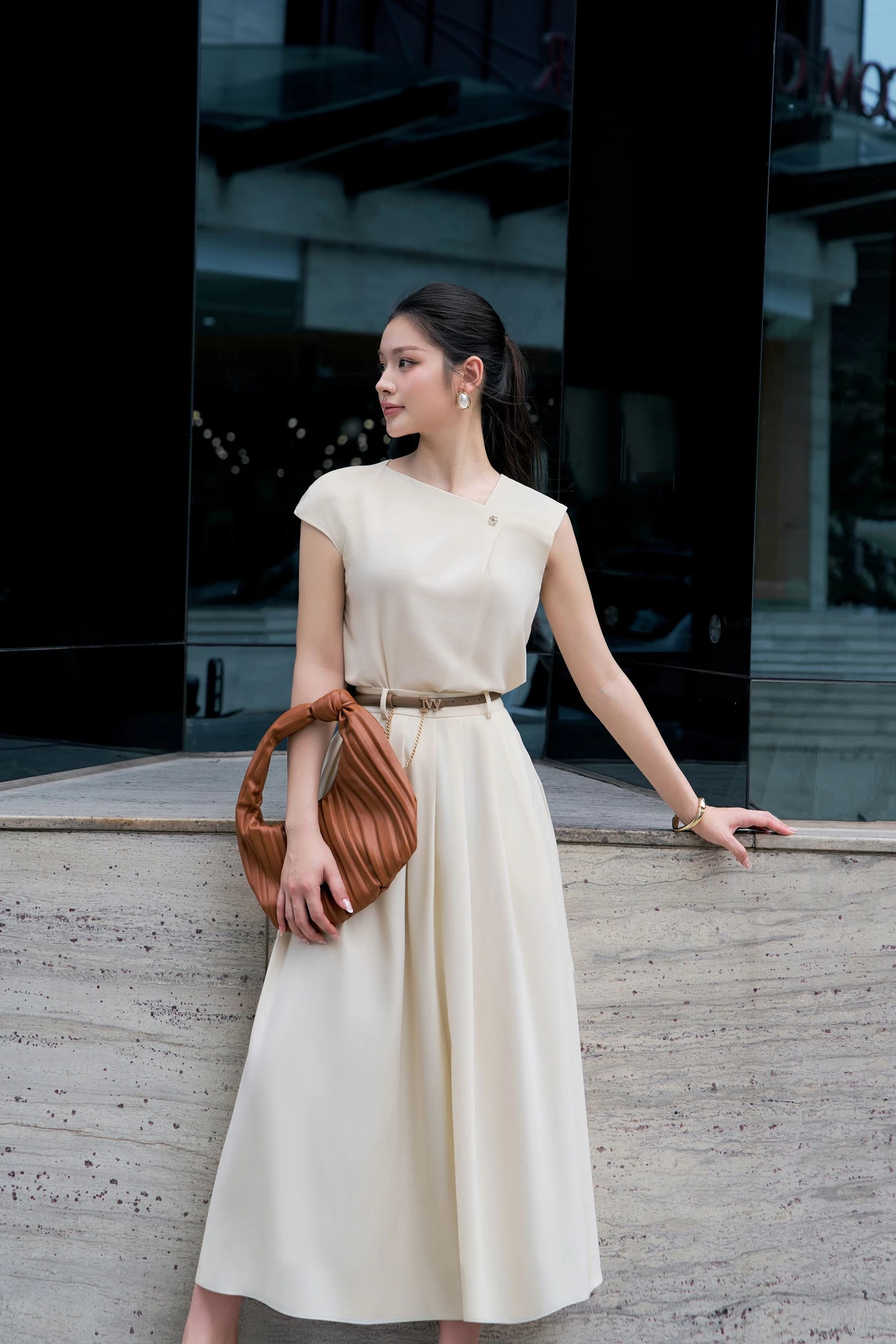 Sleeveless Blouse - Áo kiểu Tuytsi