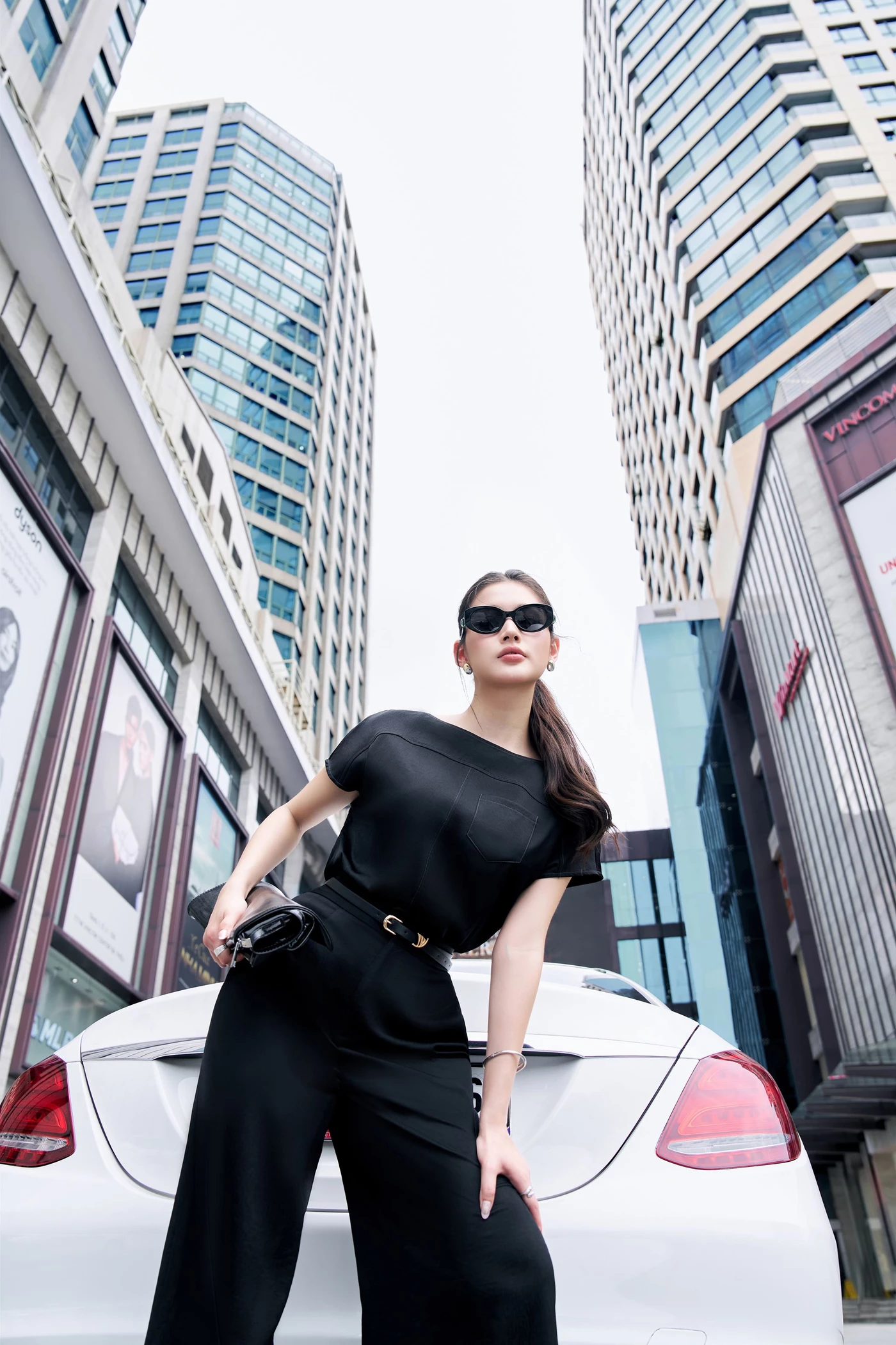 Minimalist Black Blouse - Áo sơ mi lụa