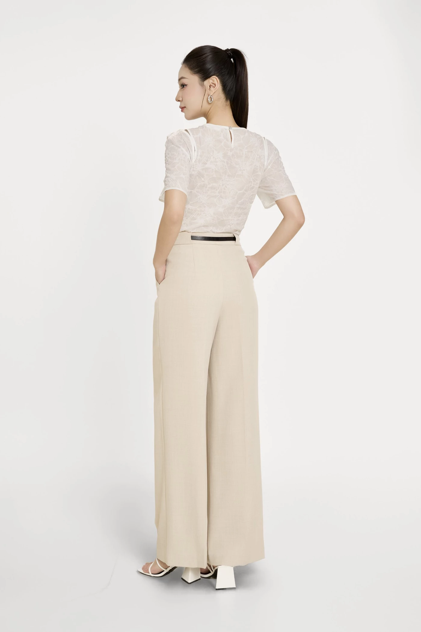 Ivory Bloom Lace Top - Áo ren kiểu
