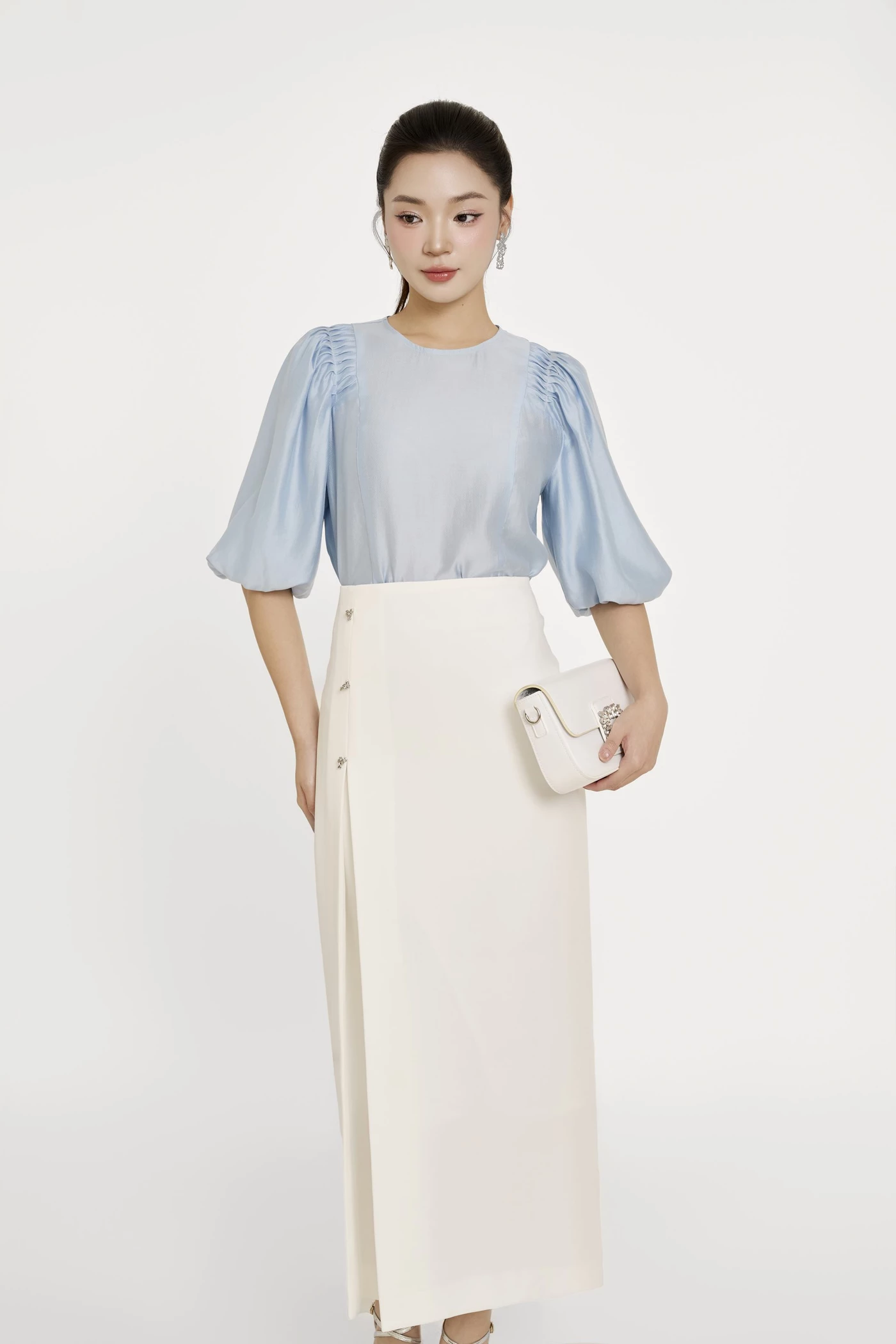 Elegant Silk Blouse - Áo sơ mi tay lỡ
