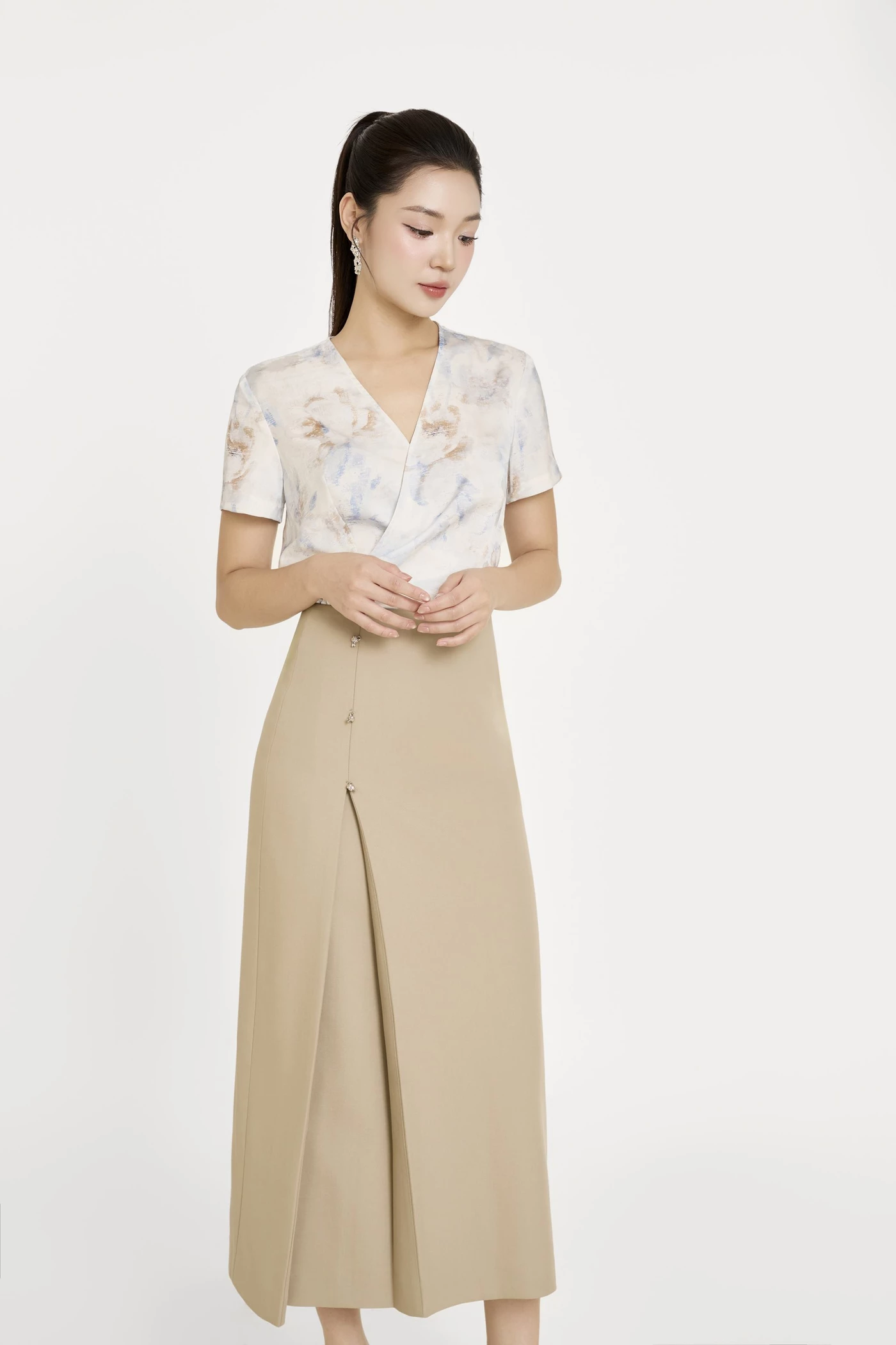 Floral V Neck Blouse - Áo sơ mi họa tiết