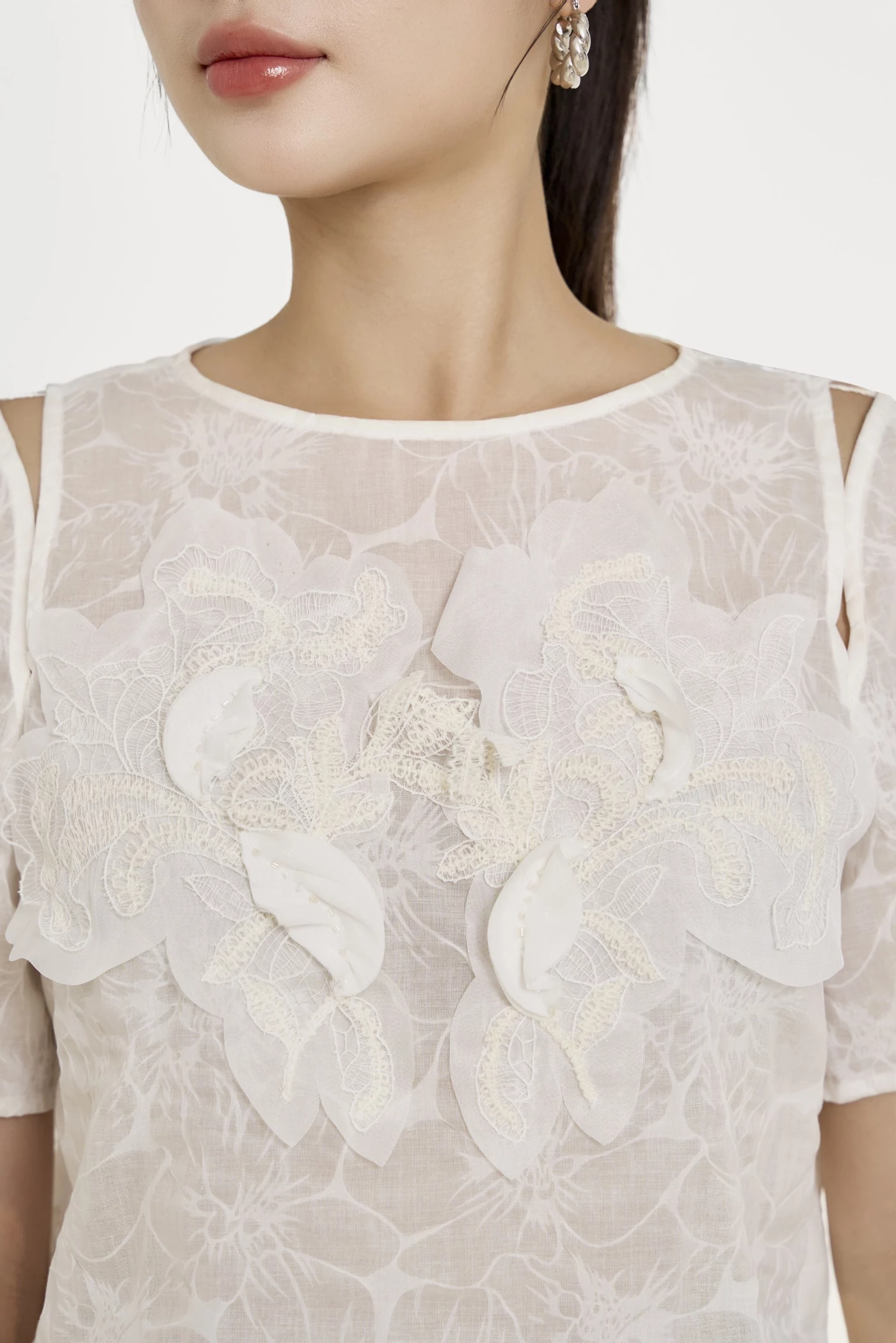Ivory Bloom Lace Top - Áo ren kiểu