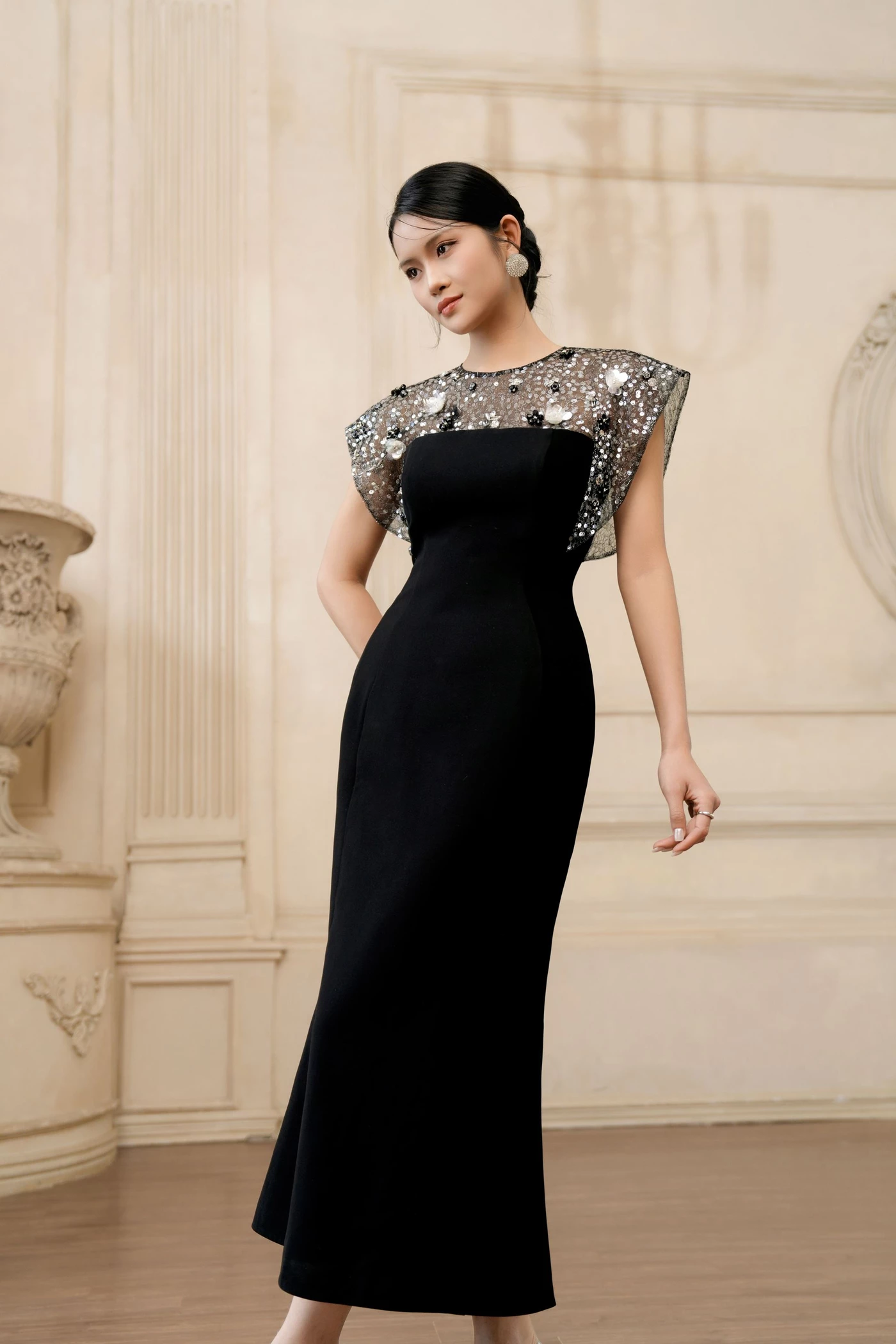 Embellished Velvet Gown - Đầm dạ hội