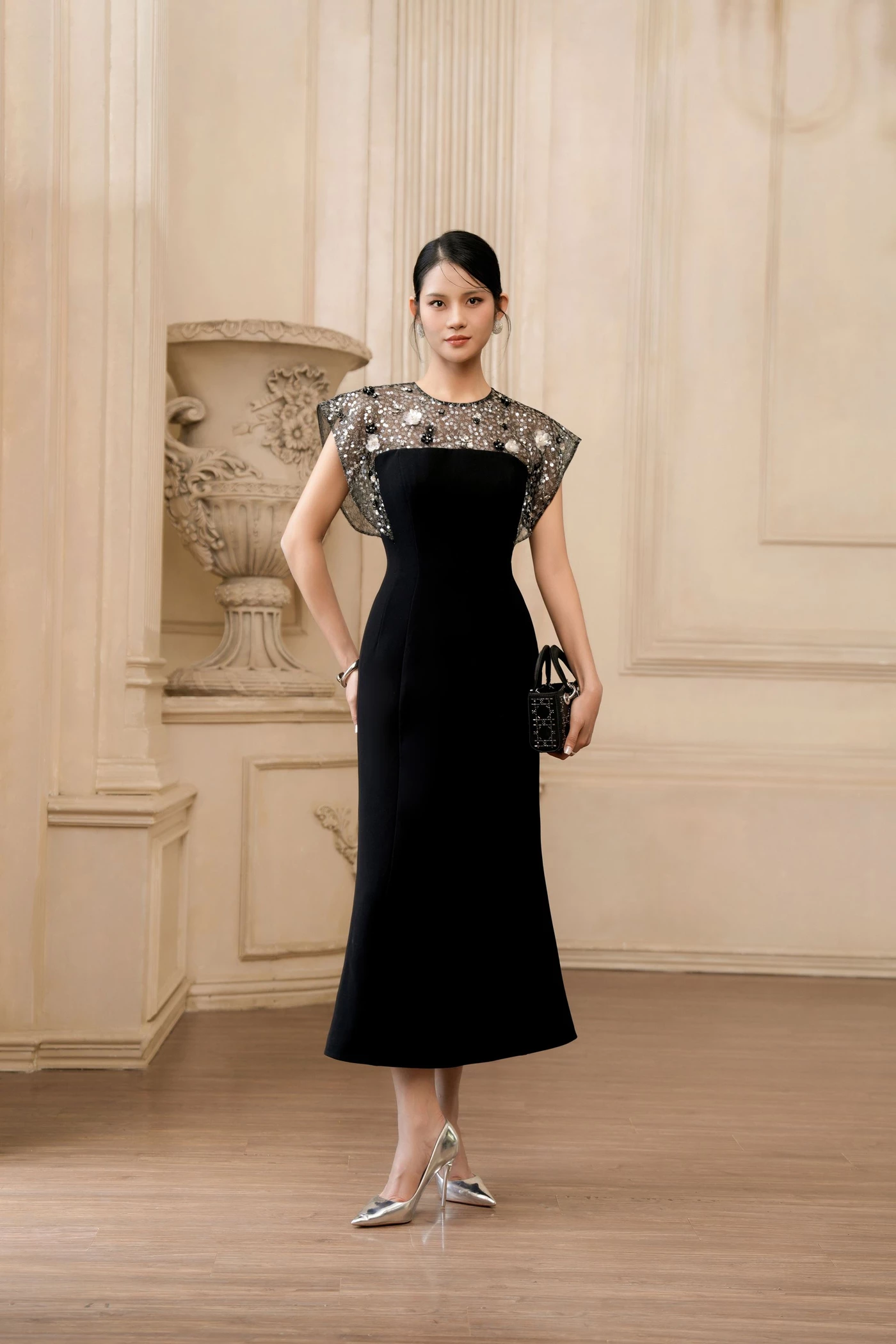 Embellished Velvet Gown - Đầm dạ hội