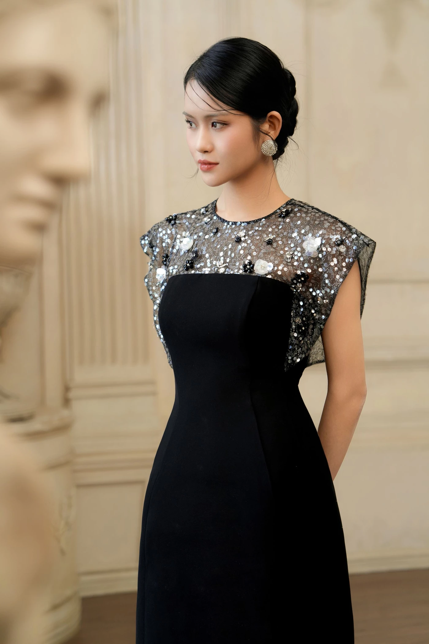 Embellished Velvet Gown - Đầm dạ hội